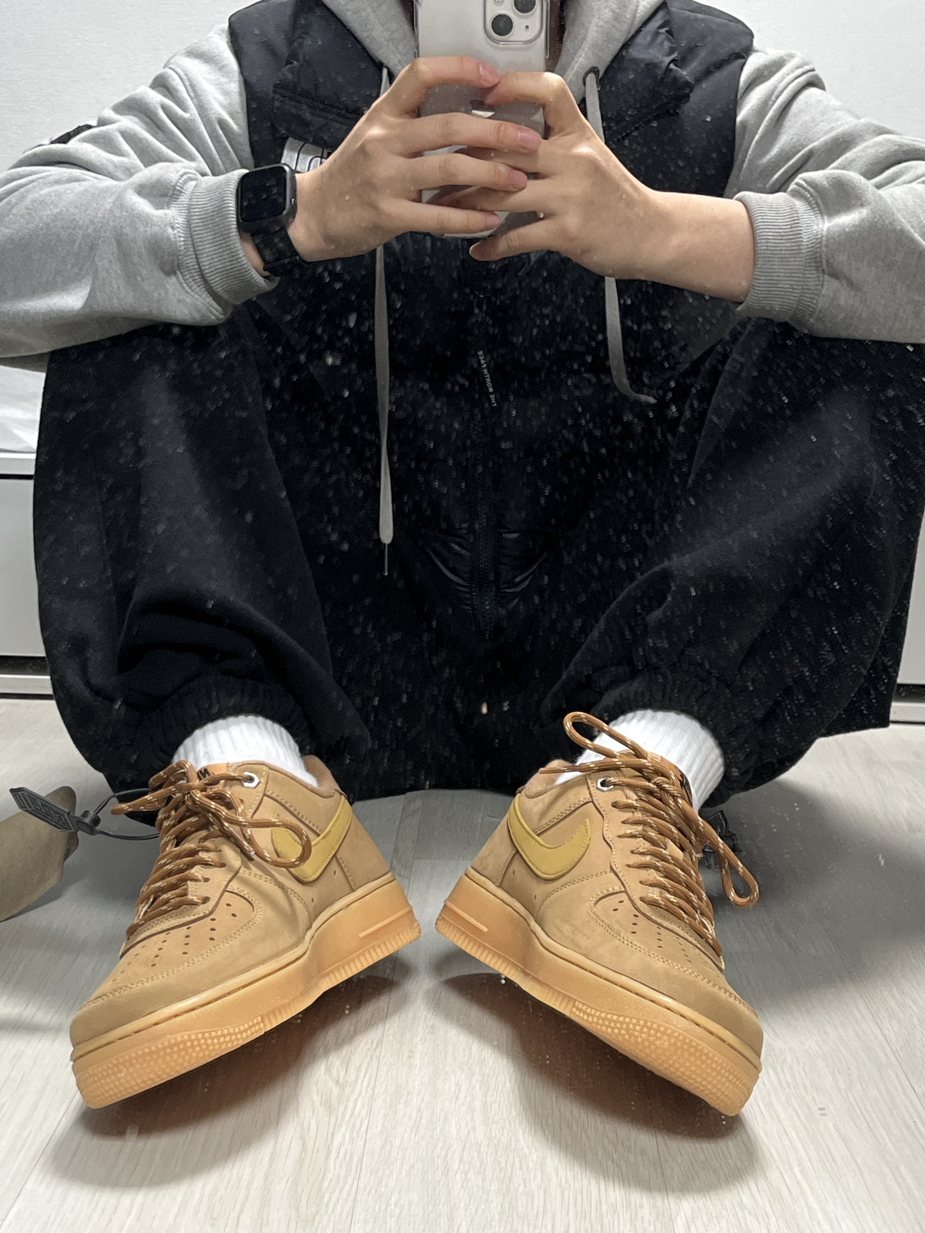 Nike Air Force 1 '07 WB Flax 착용 스타일 - 1