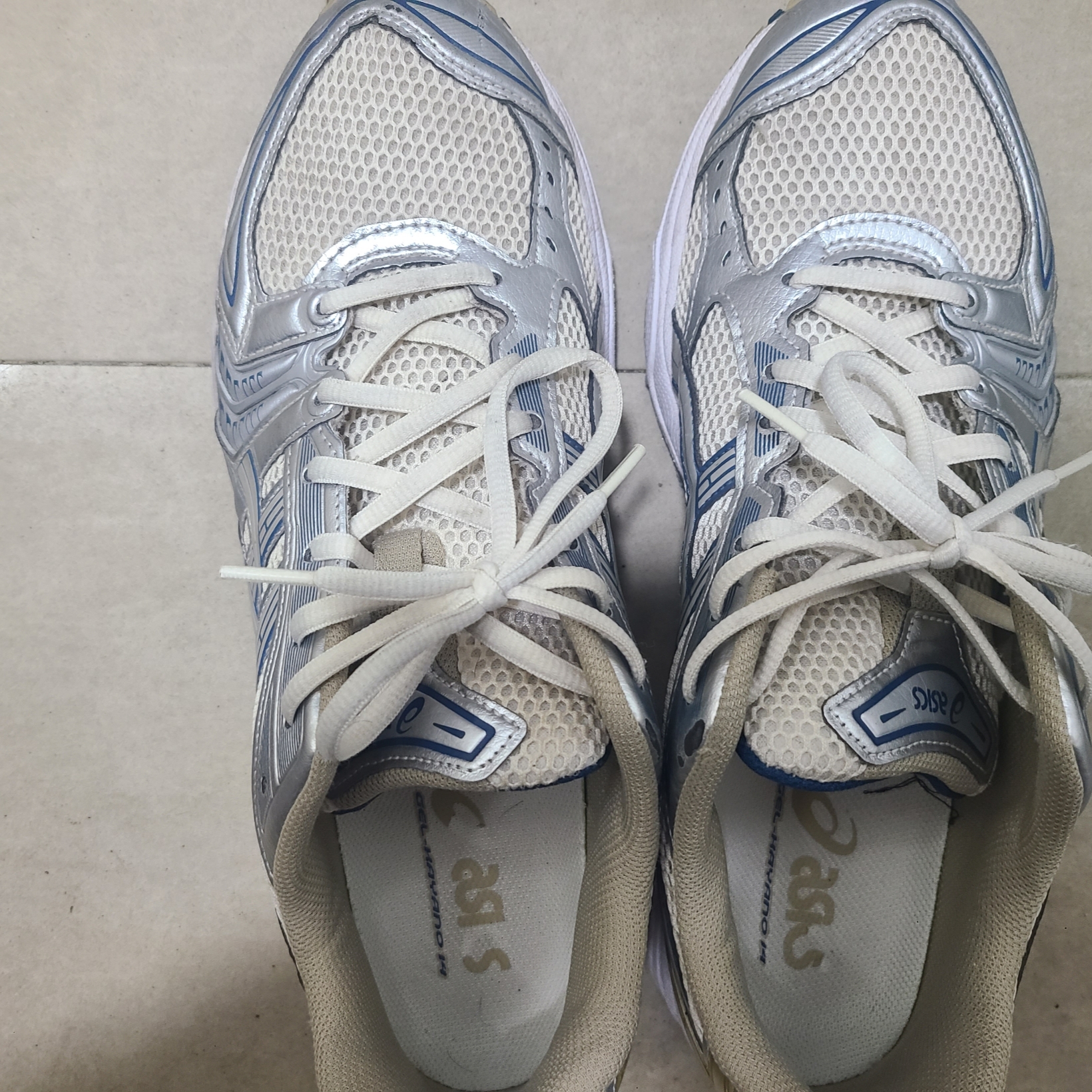 Asics Gel-Kayano 14 Cream Pure Silver 착용 스타일