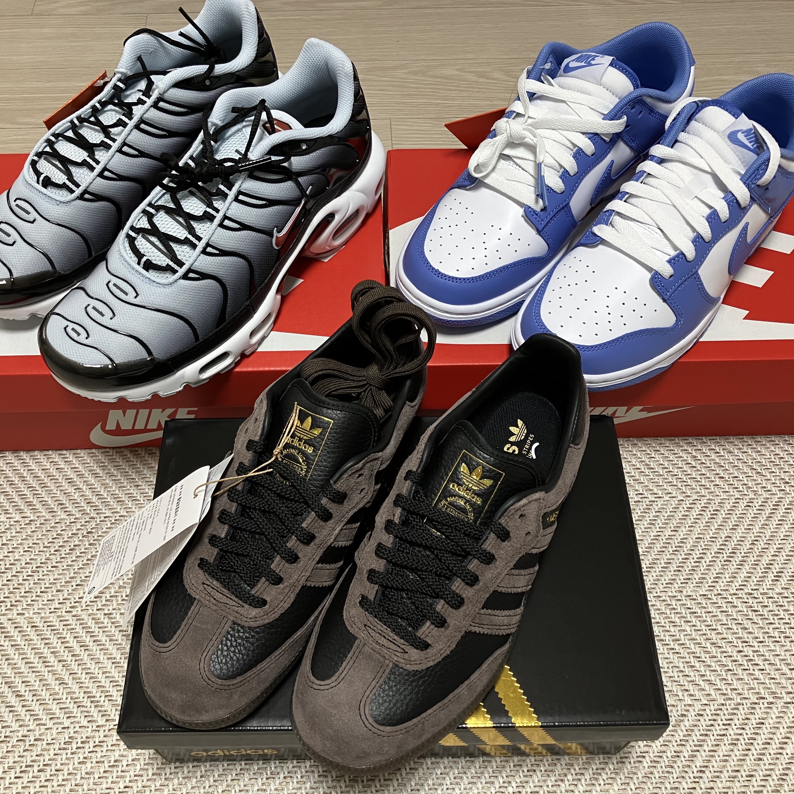 Nike Air Max Plus Black Blue Tint, Adidas x Kader Samba ADV Brown 착용 스타일