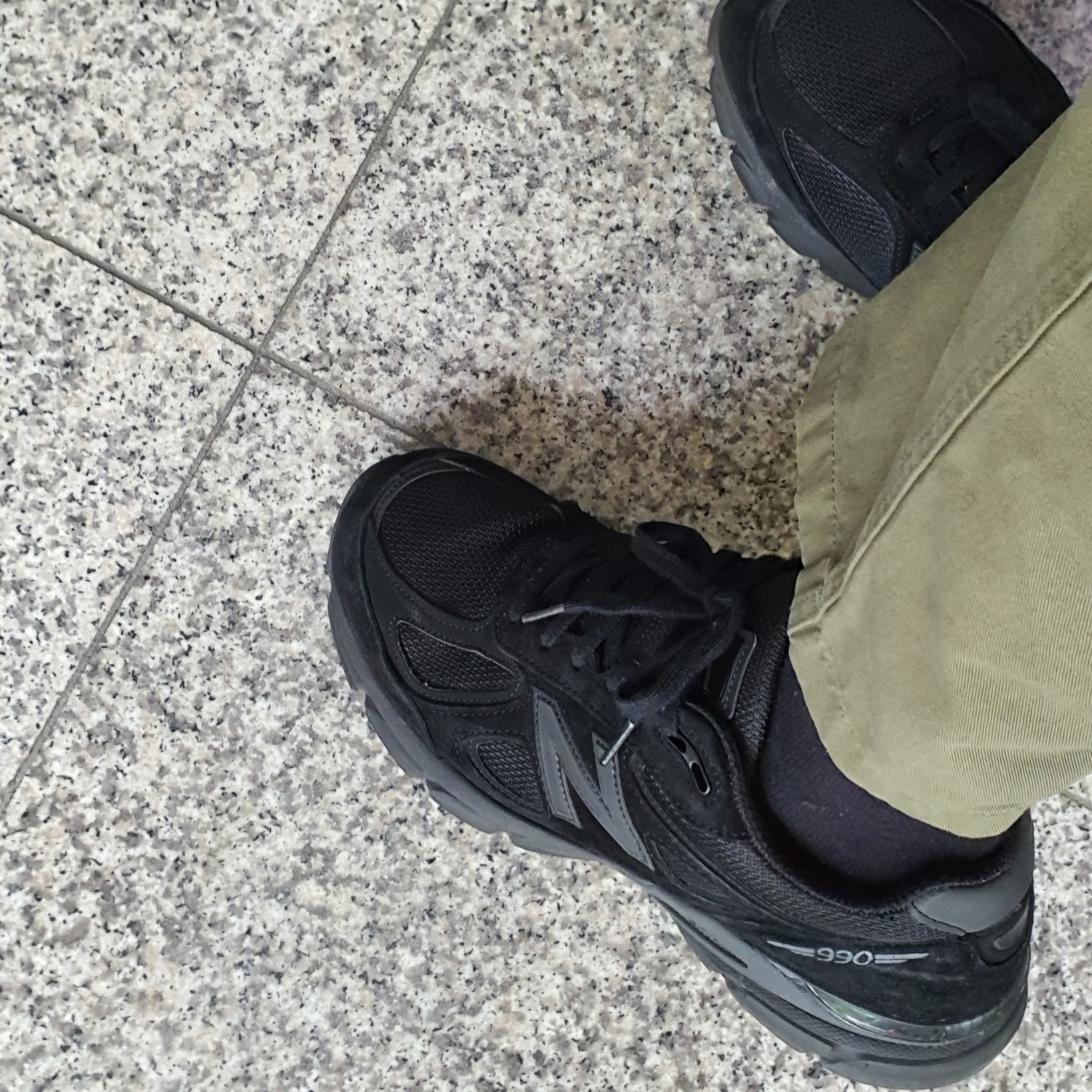 New Balance 990v4 Made in USA Black - D Standard 착용 스타일