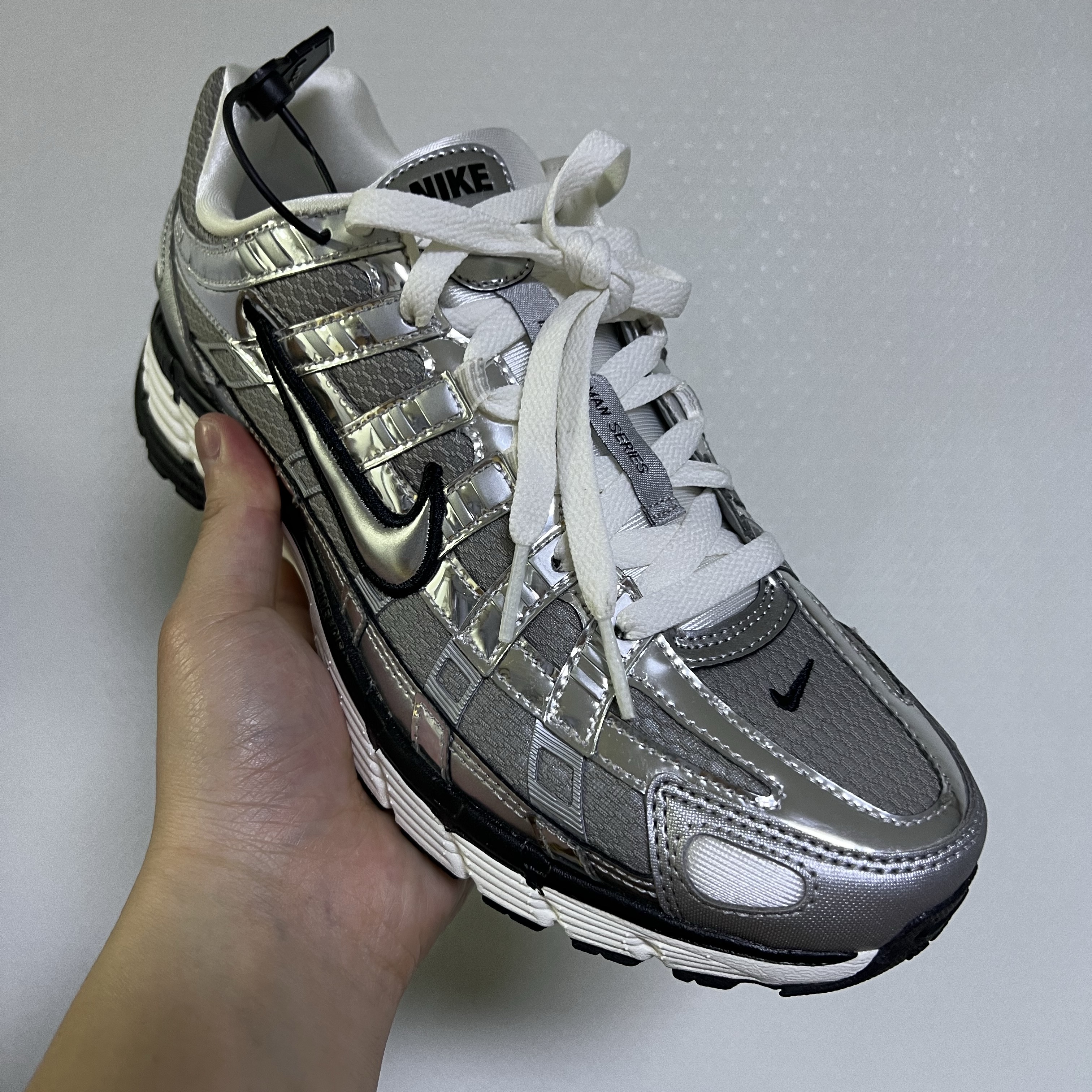 Nike P-6000 Metallic Silver 착용 스타일 - 2