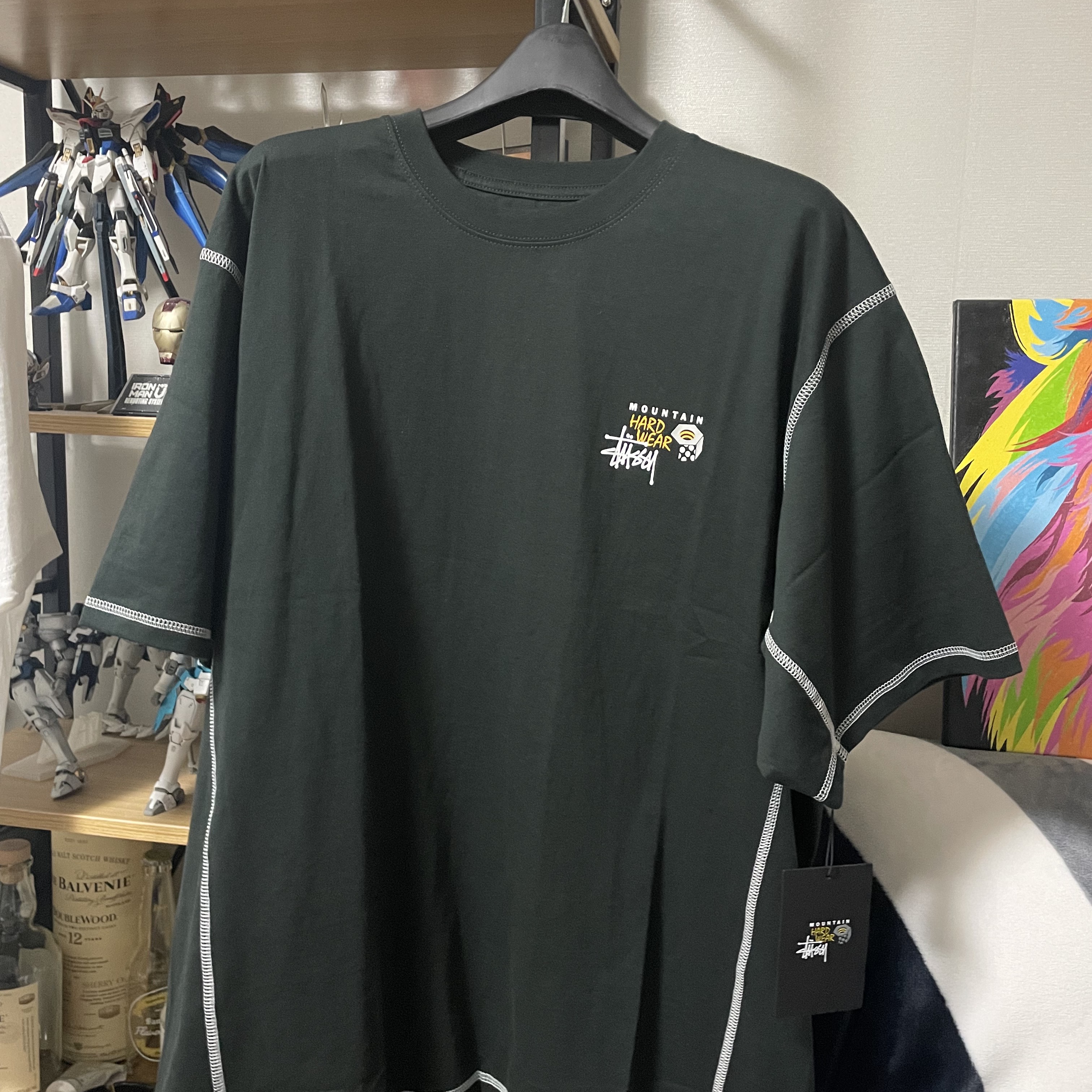 Stussy x Mountain Hardwear T-Shirt Stealth Grey 착용 스타일