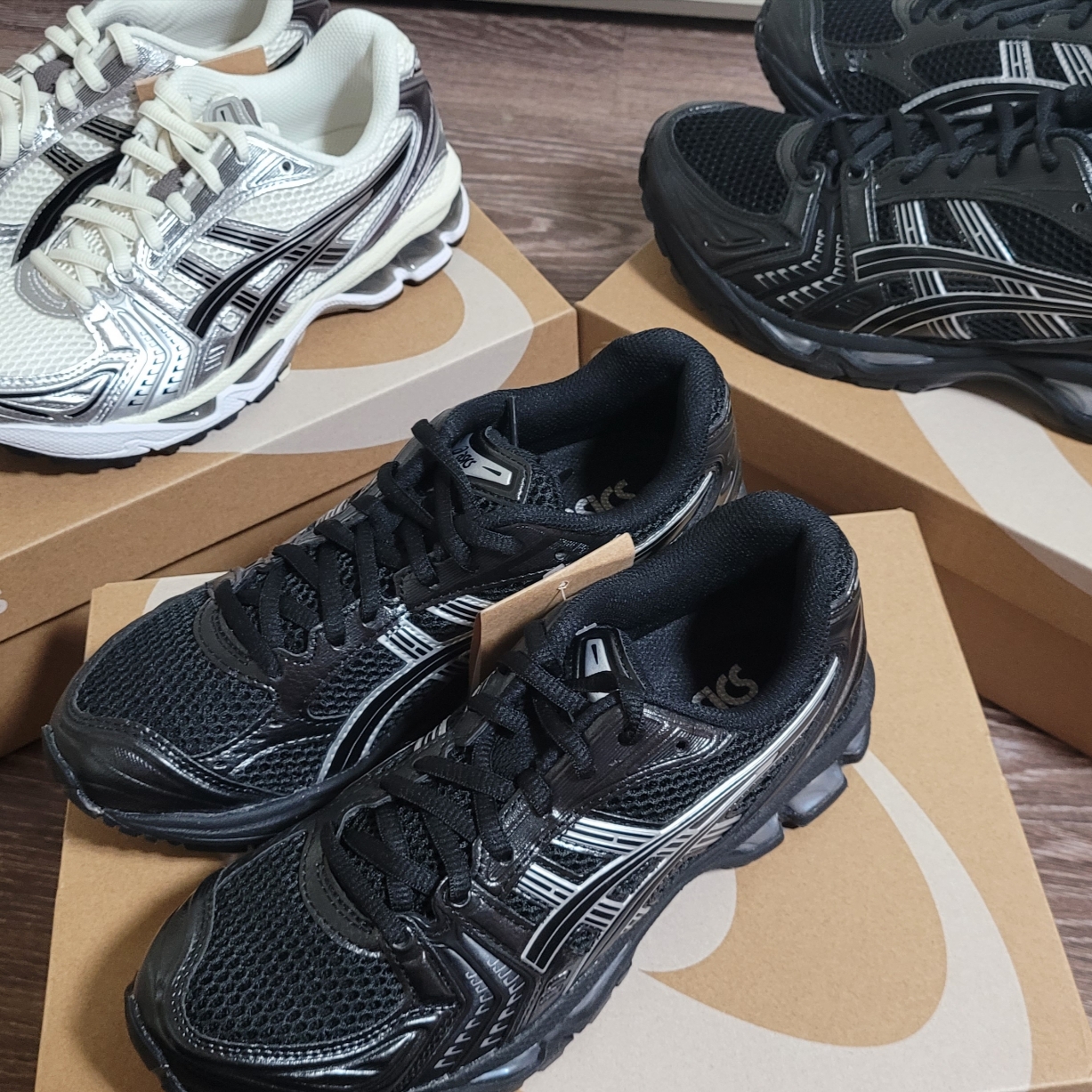 Asics Gel-Kayano 14 Cream Black, Asics Gel-Kayano 14 Black Pure Silver 착용 스타일