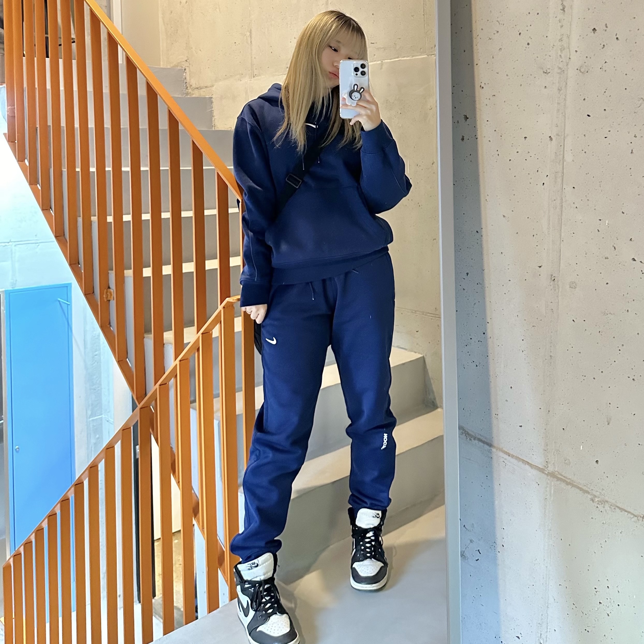 Nike x Drake Nocta Cardinal Stock Essential Fleece Pants Navy - US/EU, Nike x Drake Nocta Cardinal Stock Essential Hoodie Navy - Asia 착용 스타일 - 2