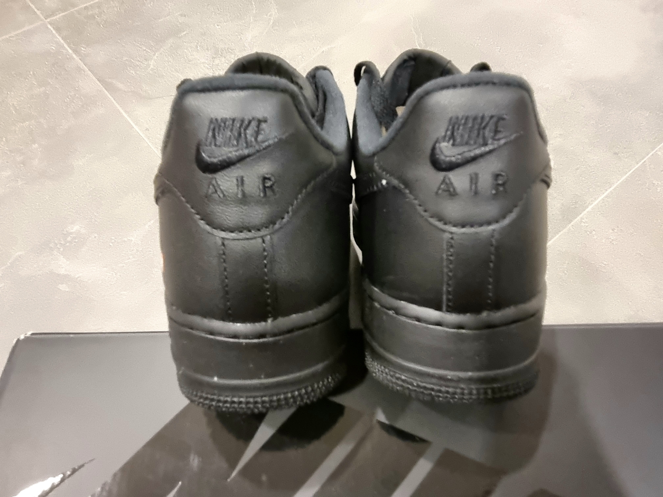 Nike x Supreme Air Force 1 Low Black 착용 스타일 - 5