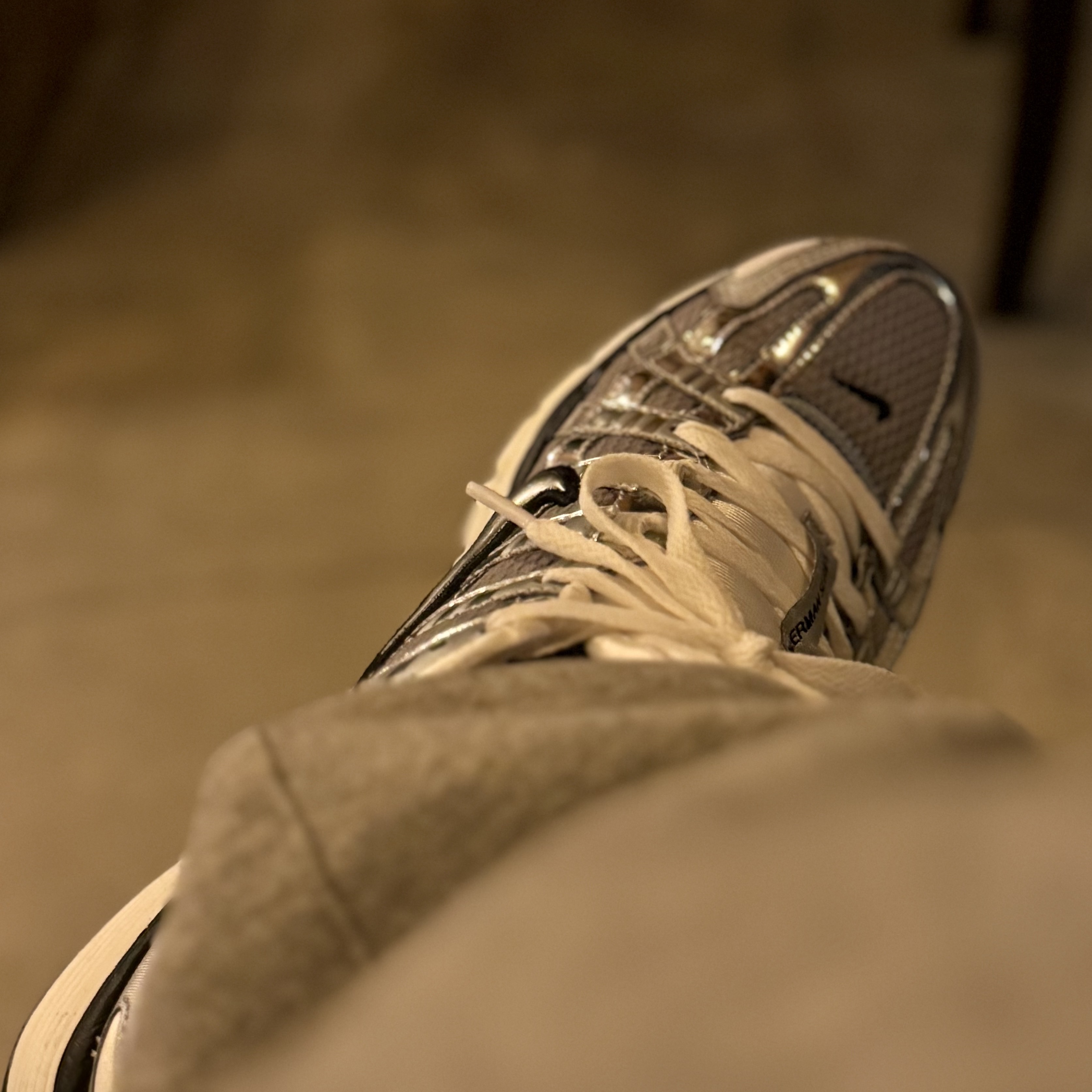 Nike P-6000 Metallic Silver 착용 스타일
