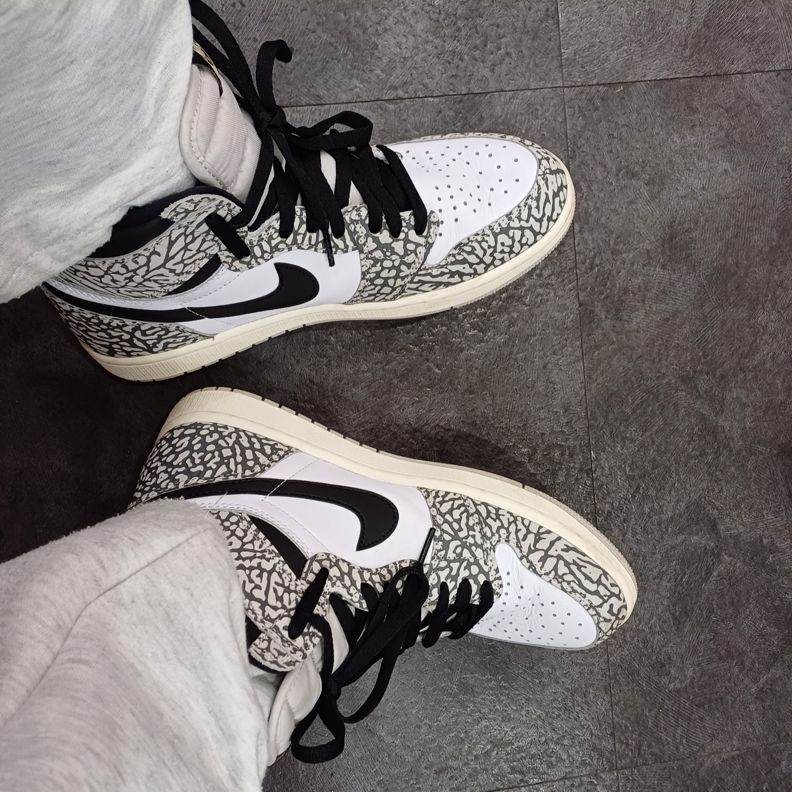 Jordan 1 Retro High OG White Cement 착용 스타일
