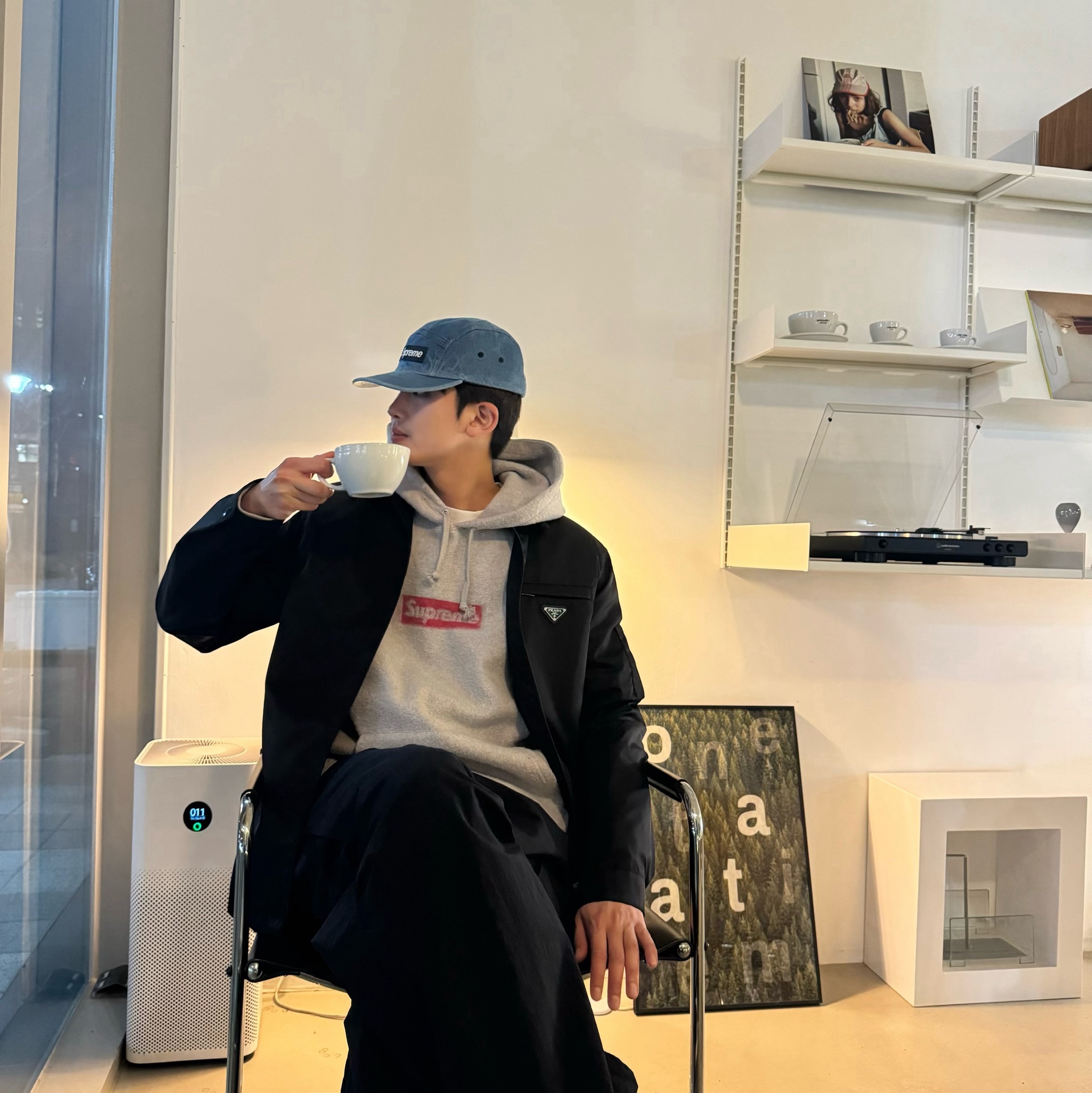 Supreme Inside Out Box Logo Hooded Sweatshirt Heather Grey - 23SS, Supreme Washed Chino Twill Camp Cap Denim - 23FW 착용 스타일 - 2