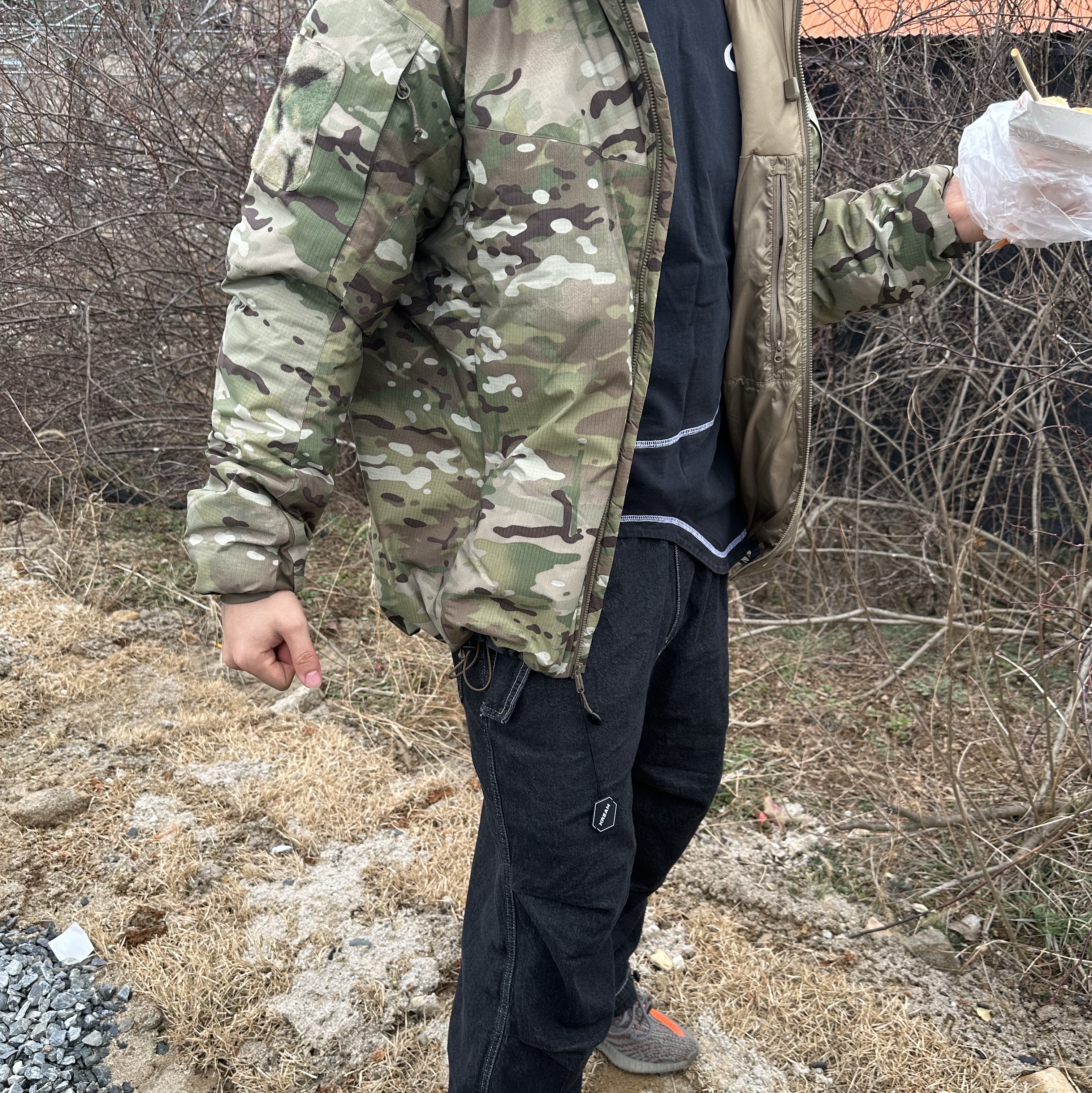 Arc'teryx LEAF Cold WX Hoody LT Gen 2.1 Multicam, Nike x Off-White NRG RU Short Sleeve T-Shirt 착용 스타일