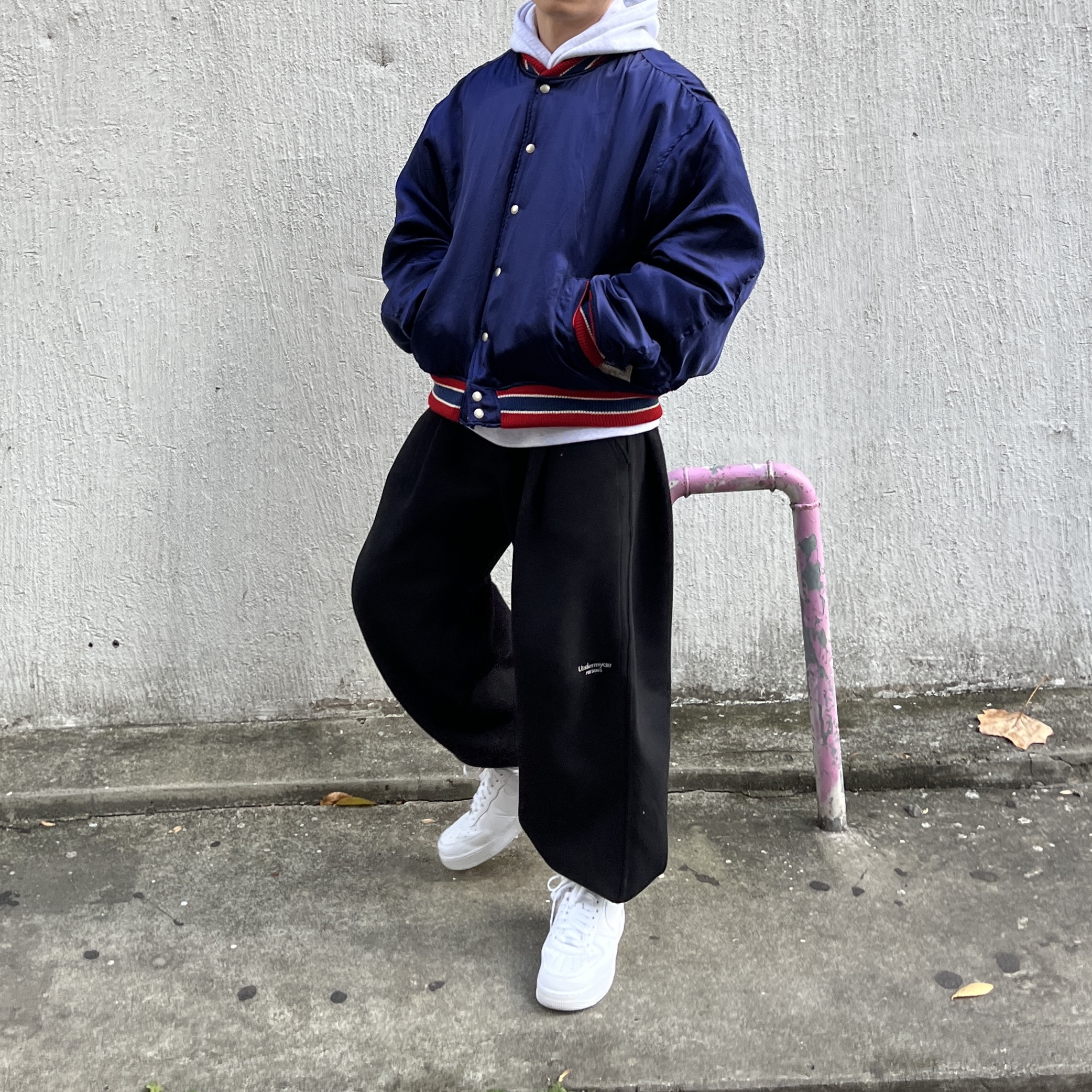 Nike x Supreme Air Force 1 Low White, Undermycar Mu.03 Anti Fxxking Logo Play Oversized Sweat Jogger Black 착용 스타일 - 2
