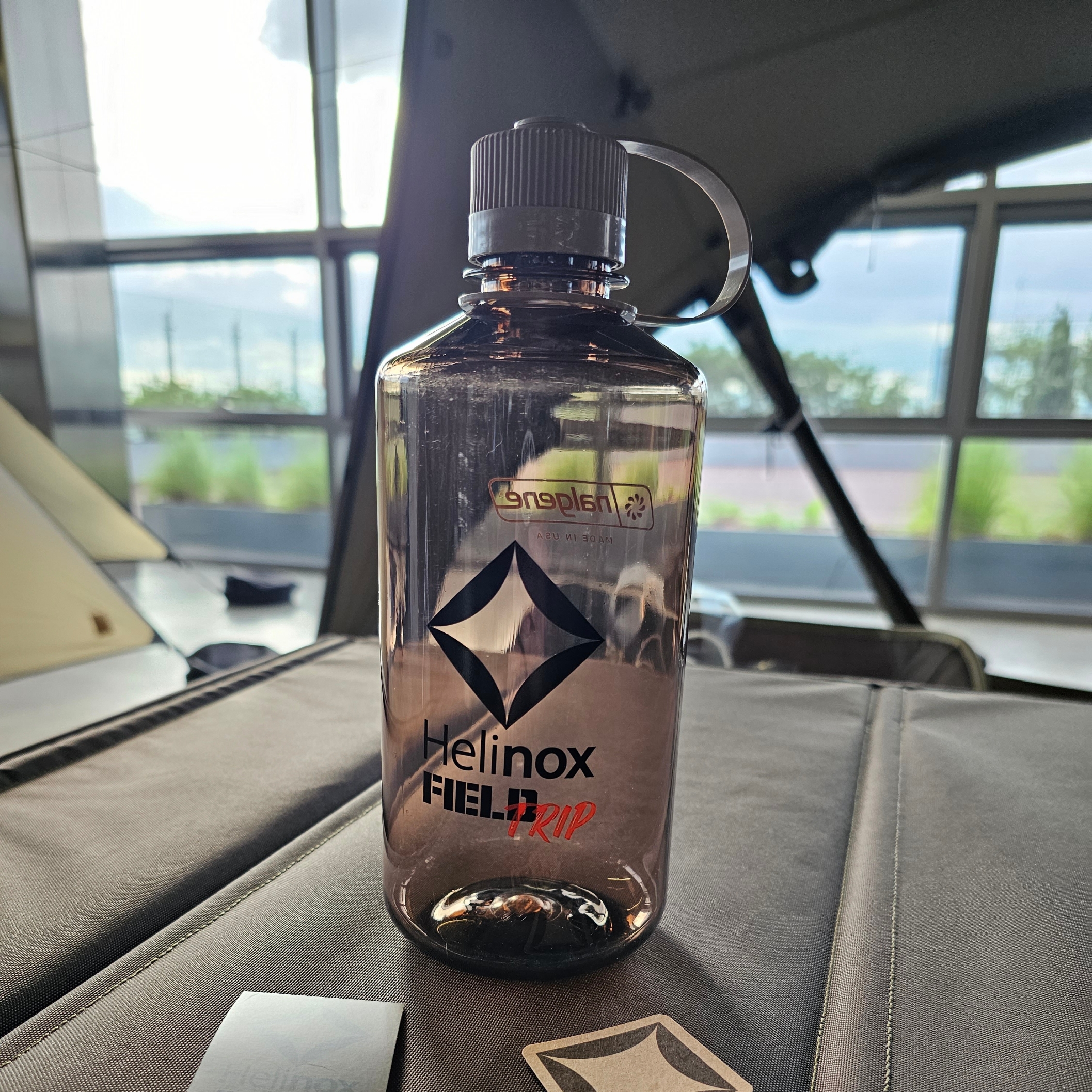 Helinox Field Trip Nalgene NM Bottle 1L Sustain Mocha 착용 스타일