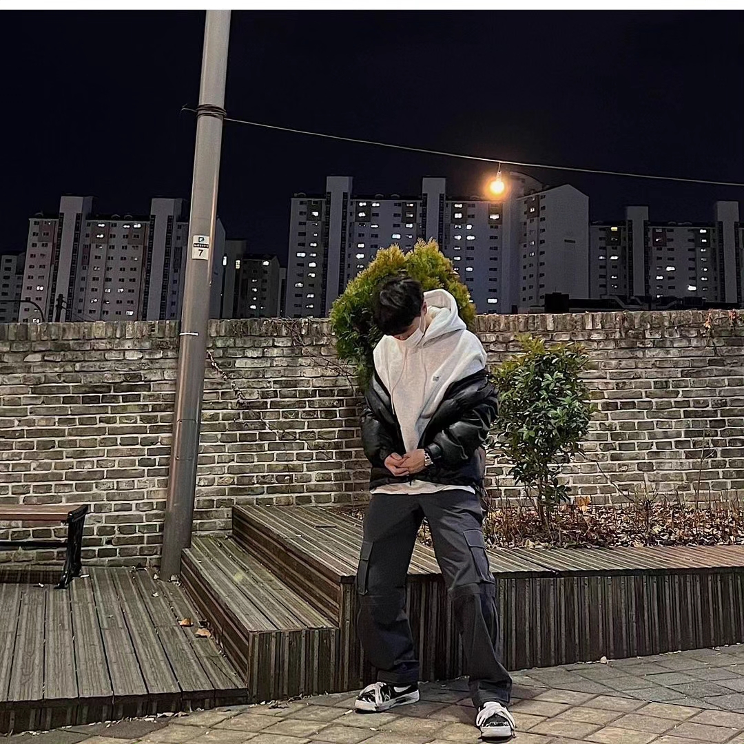 나이키 x 피스마이너스원 에어포스 1 로우 파라노이즈 착용 스타일 - 1