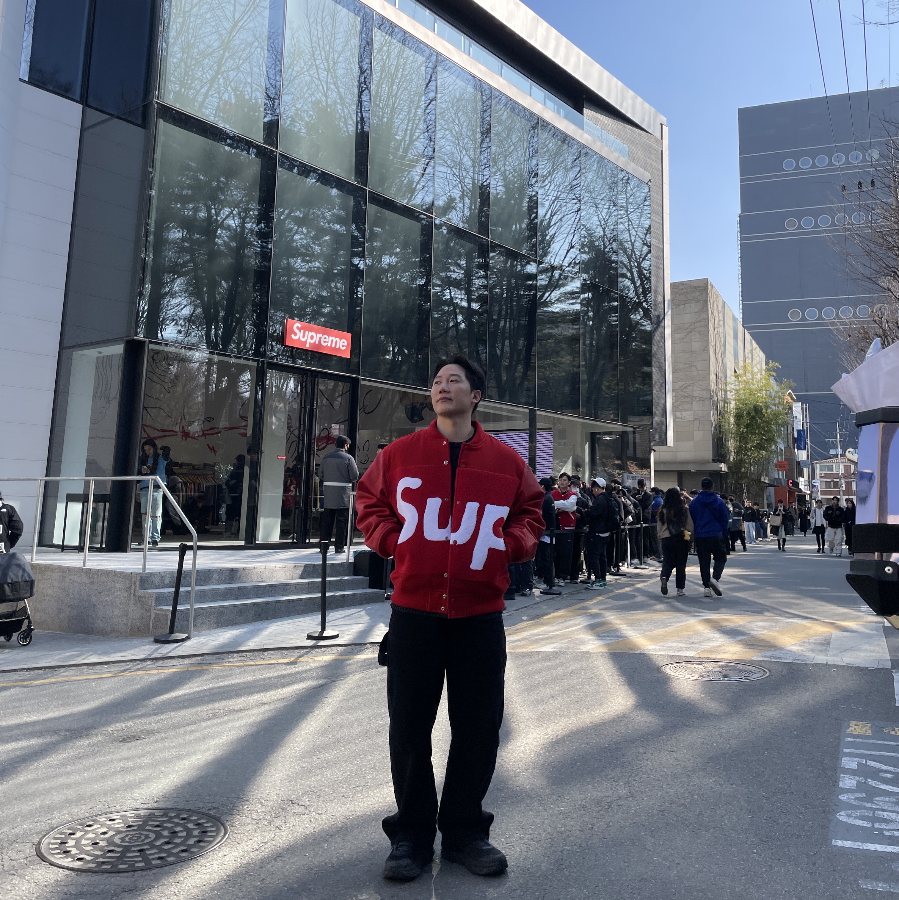 Supreme Big Logo Chenille Varsity Jacket Red - 24SS, Supreme Small Box Stripe Sweater Black - 23SS 착용 스타일 - 2