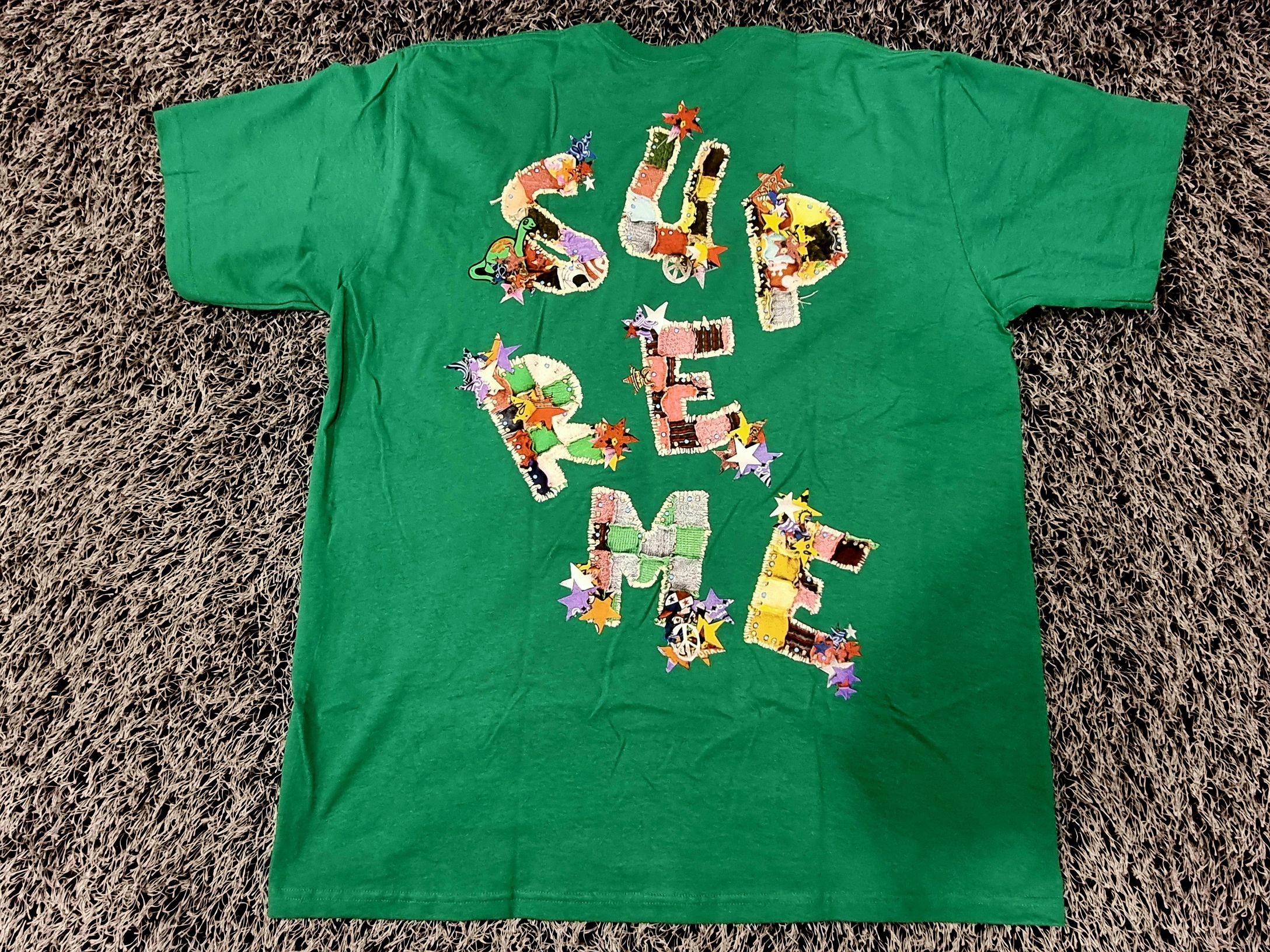 Supreme Patchwork T-Shirt Black - 24SS, Supreme Patchwork T-Shirt Green - 24SS 착용 스타일 - 2