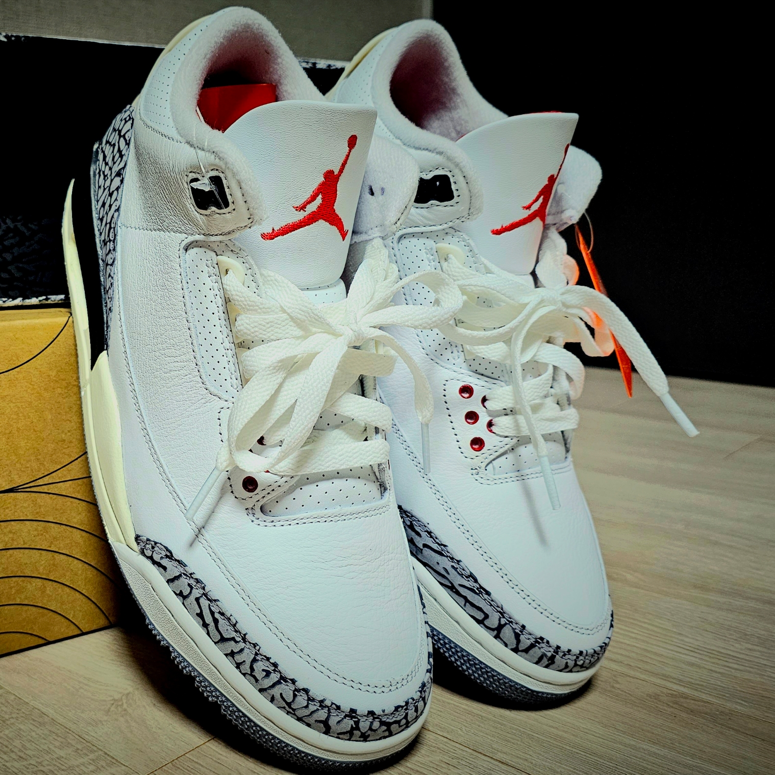 Jordan 3 Retro White Cement Reimagined 착용 스타일 - 1