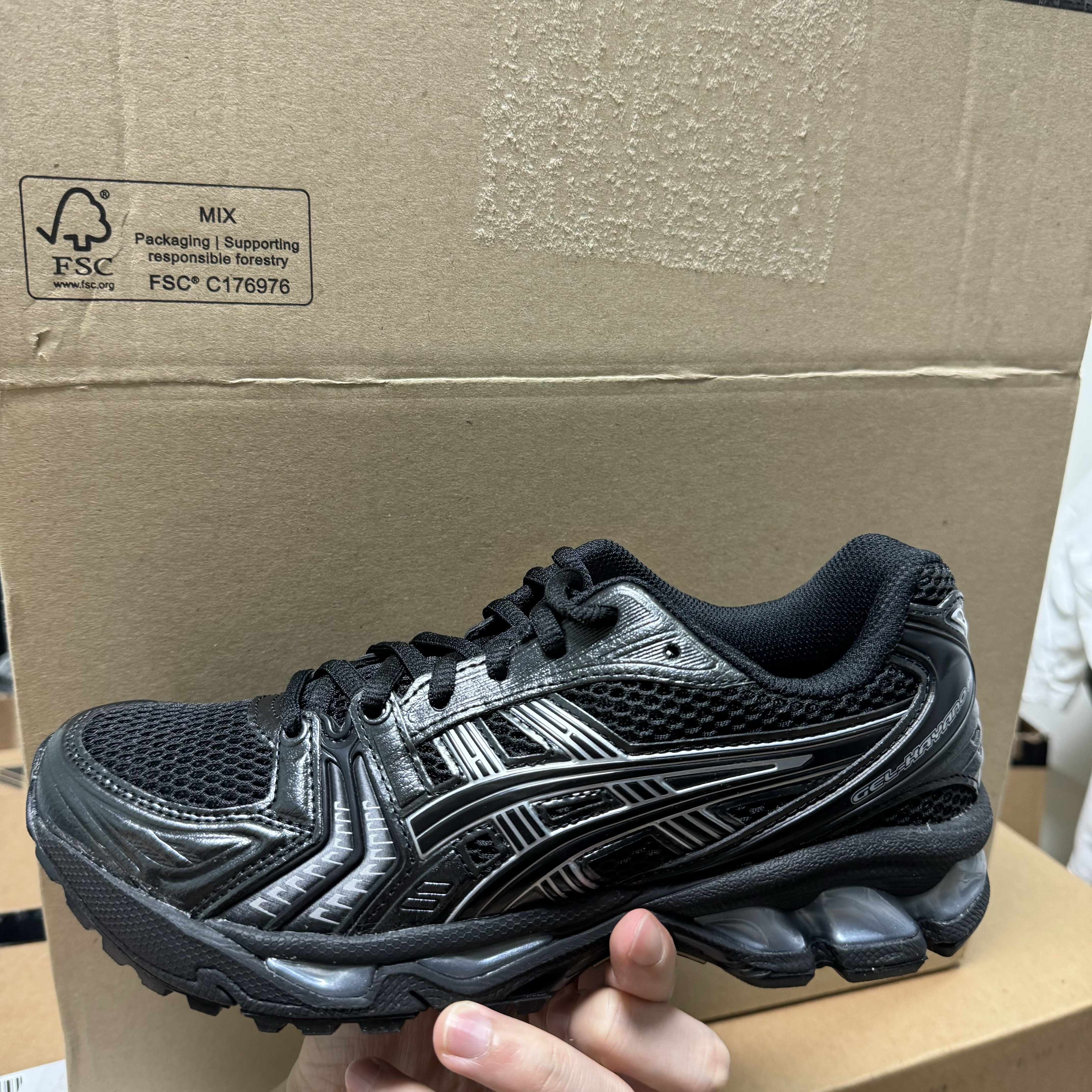 Asics Gel-Kayano 14 Black Pure Silver 착용 스타일