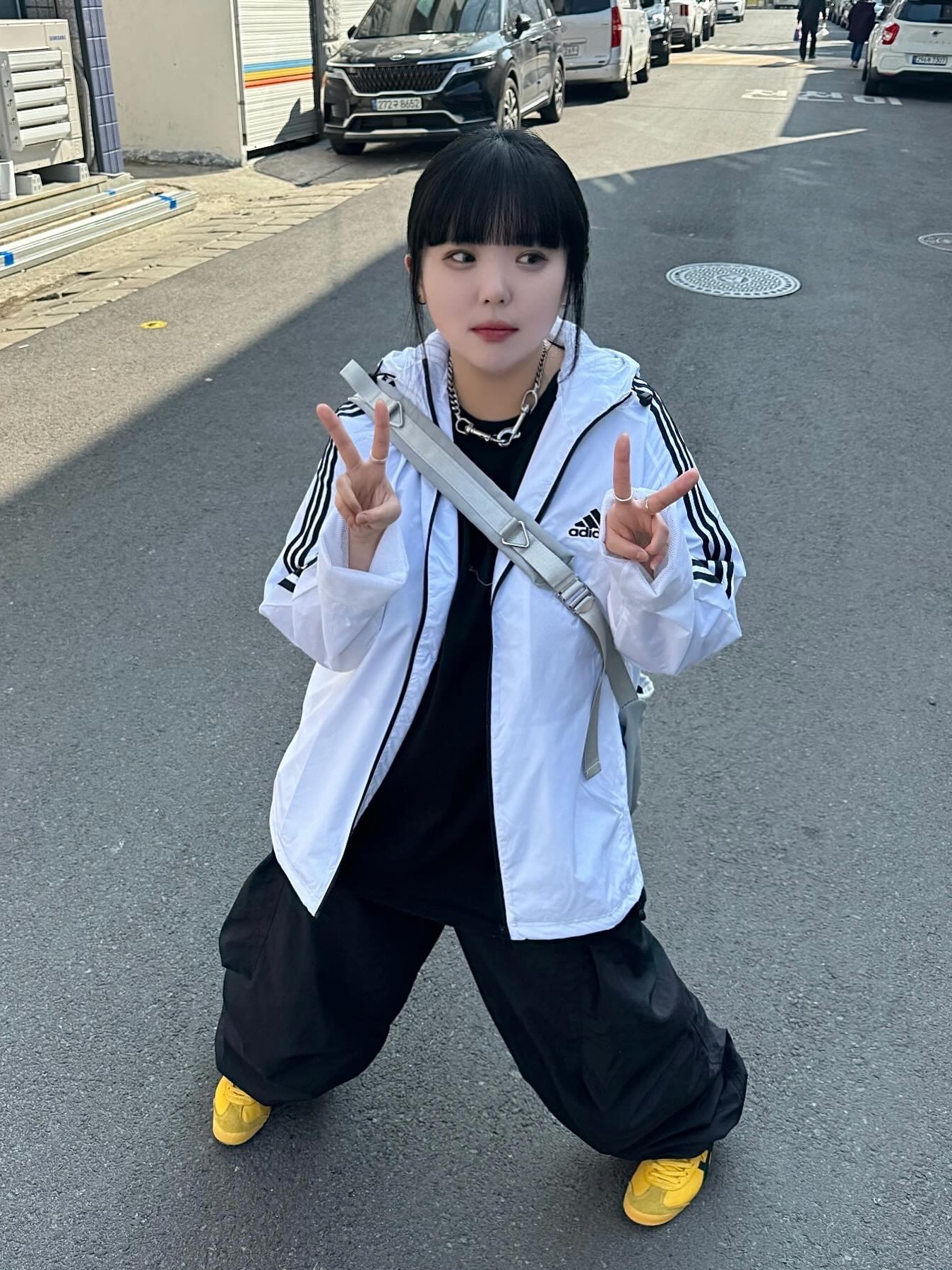 Adidas Essential 3S Woven Windbreaker Jacket Black - KR Sizing, Onitsuka Tiger Mexico 66 Yellow Black 착용 스타일 - 2