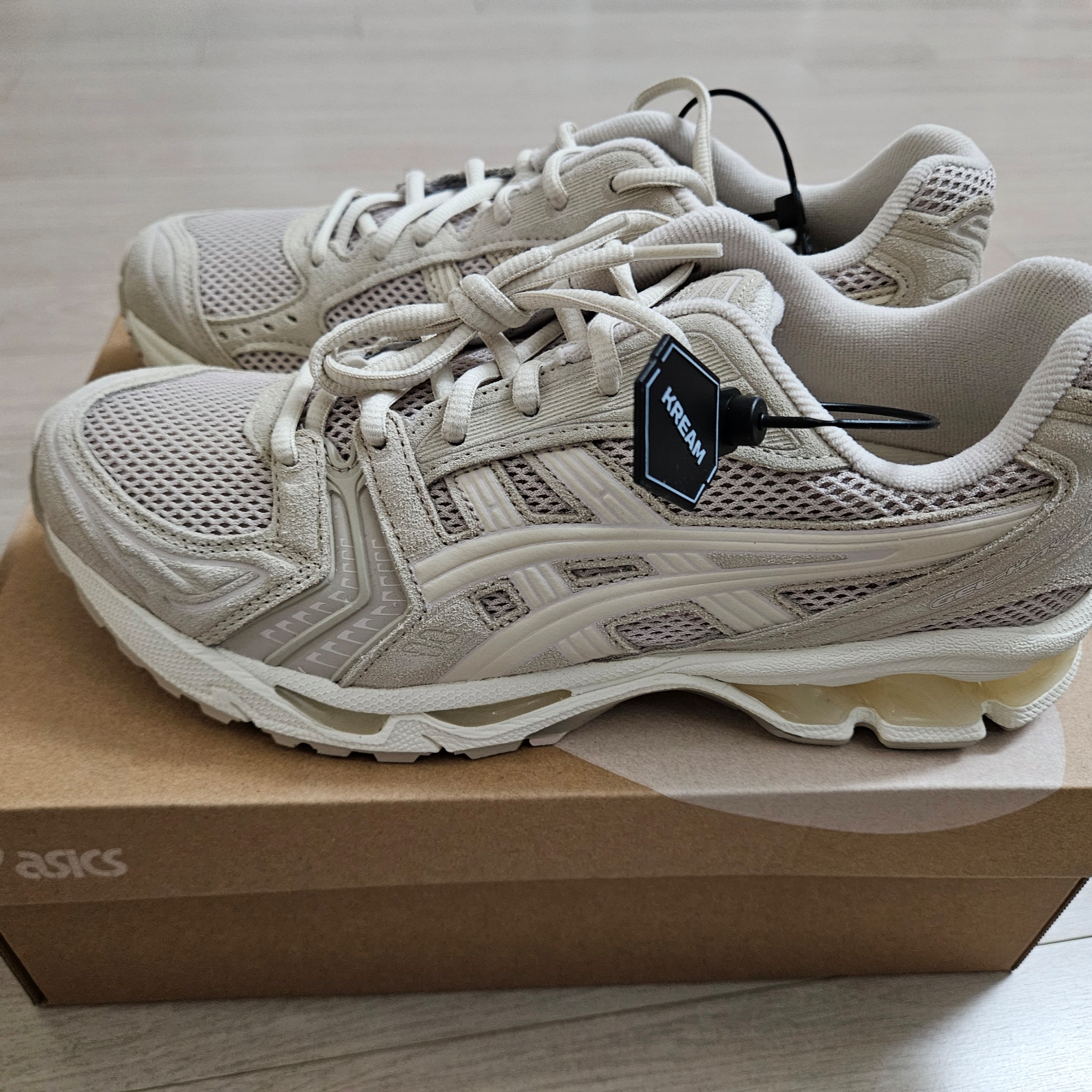 Asics Gel-Kayano 14 Simply Taupe Oatmeal 착용 스타일
