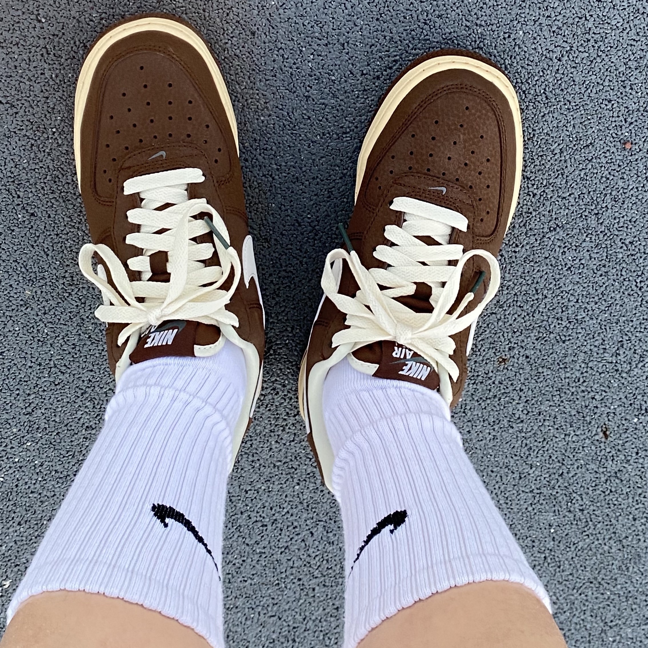 Nike Air Force 1 '07 Cacao Wow Coconut Milk 착용 스타일