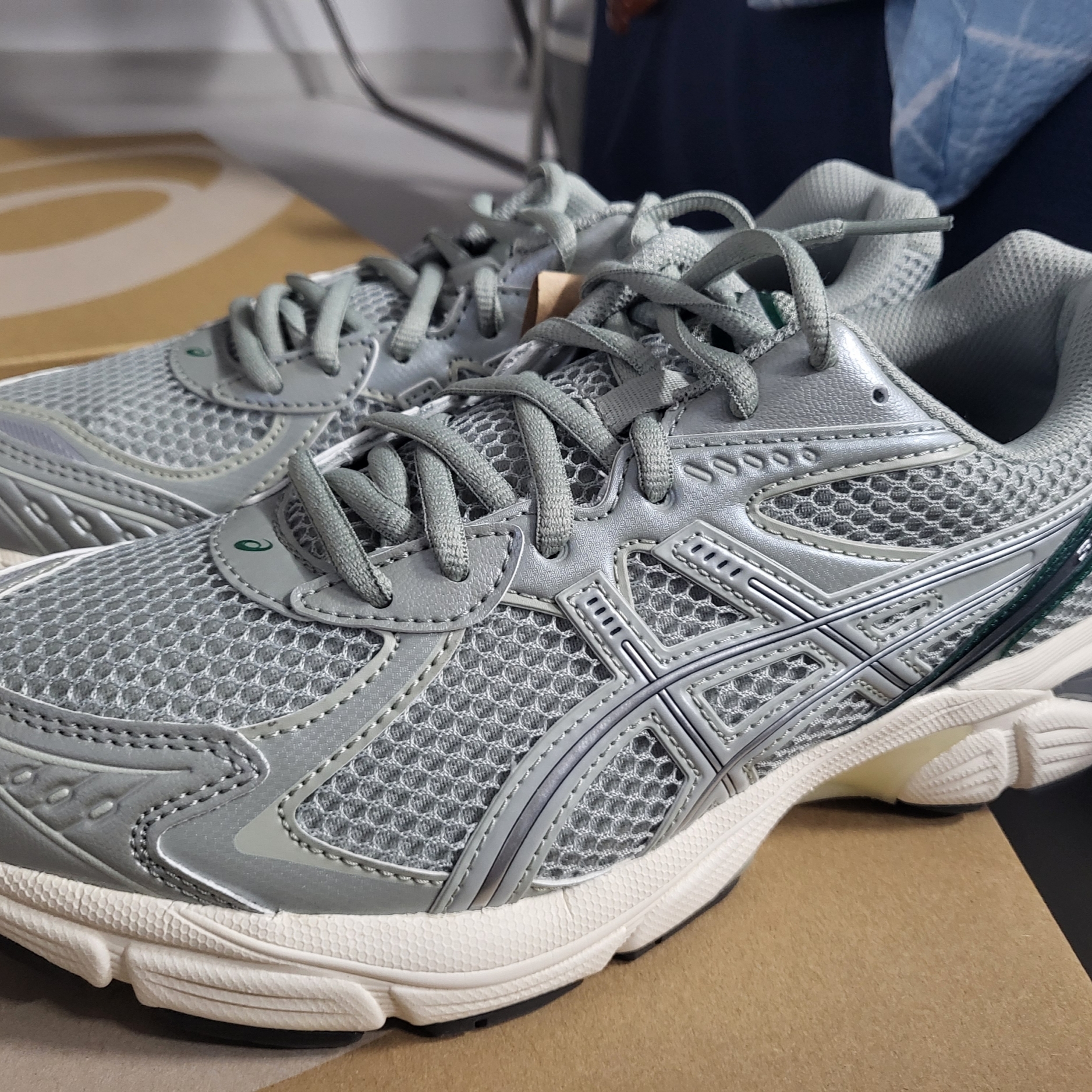 Asics GT-2160 Seal Grey Jewel Green 착용 스타일