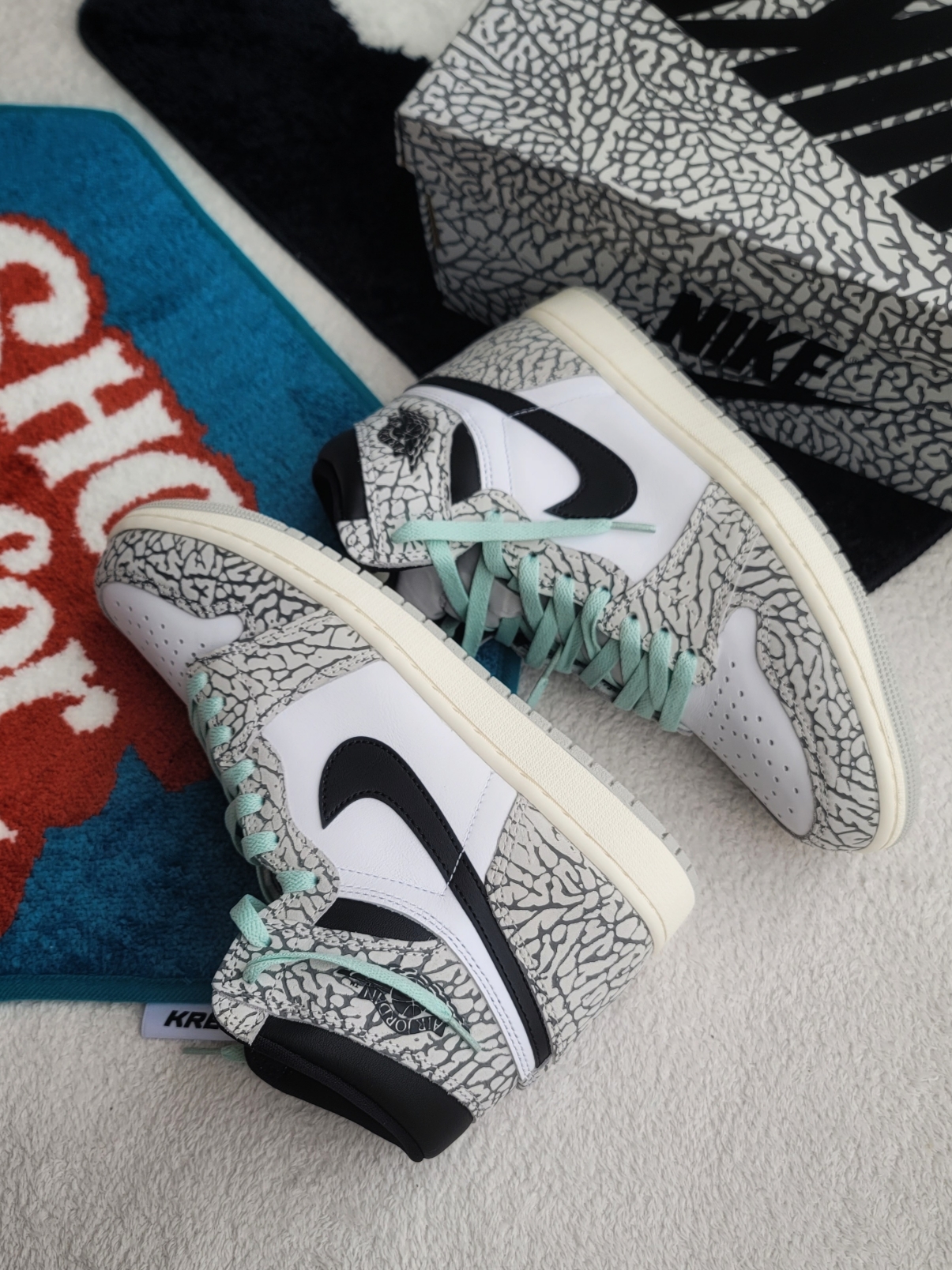 Jordan 1 Retro High OG White Cement 착용 스타일