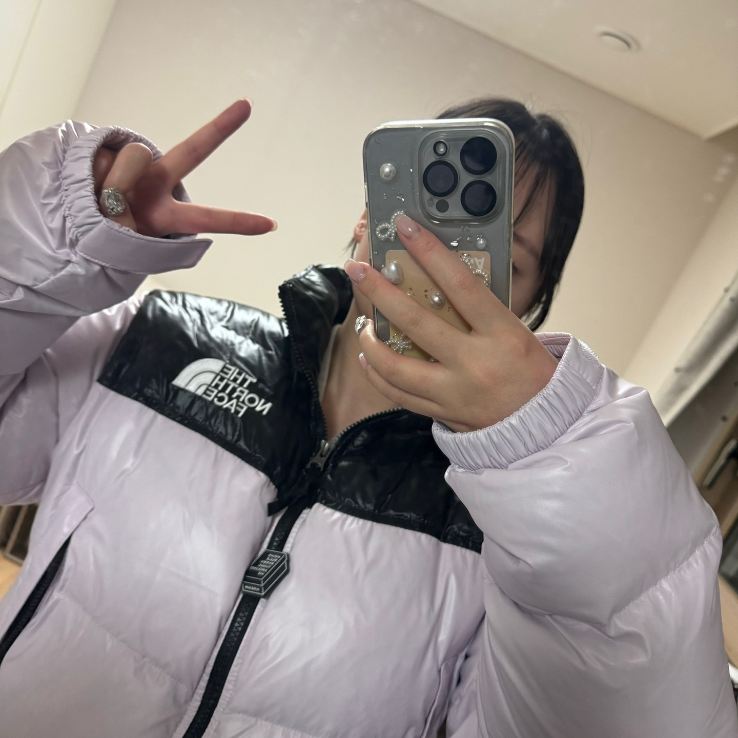 (W) The North Face Nuptse Short Jacket Lavender Fog 착용 스타일 - 2
