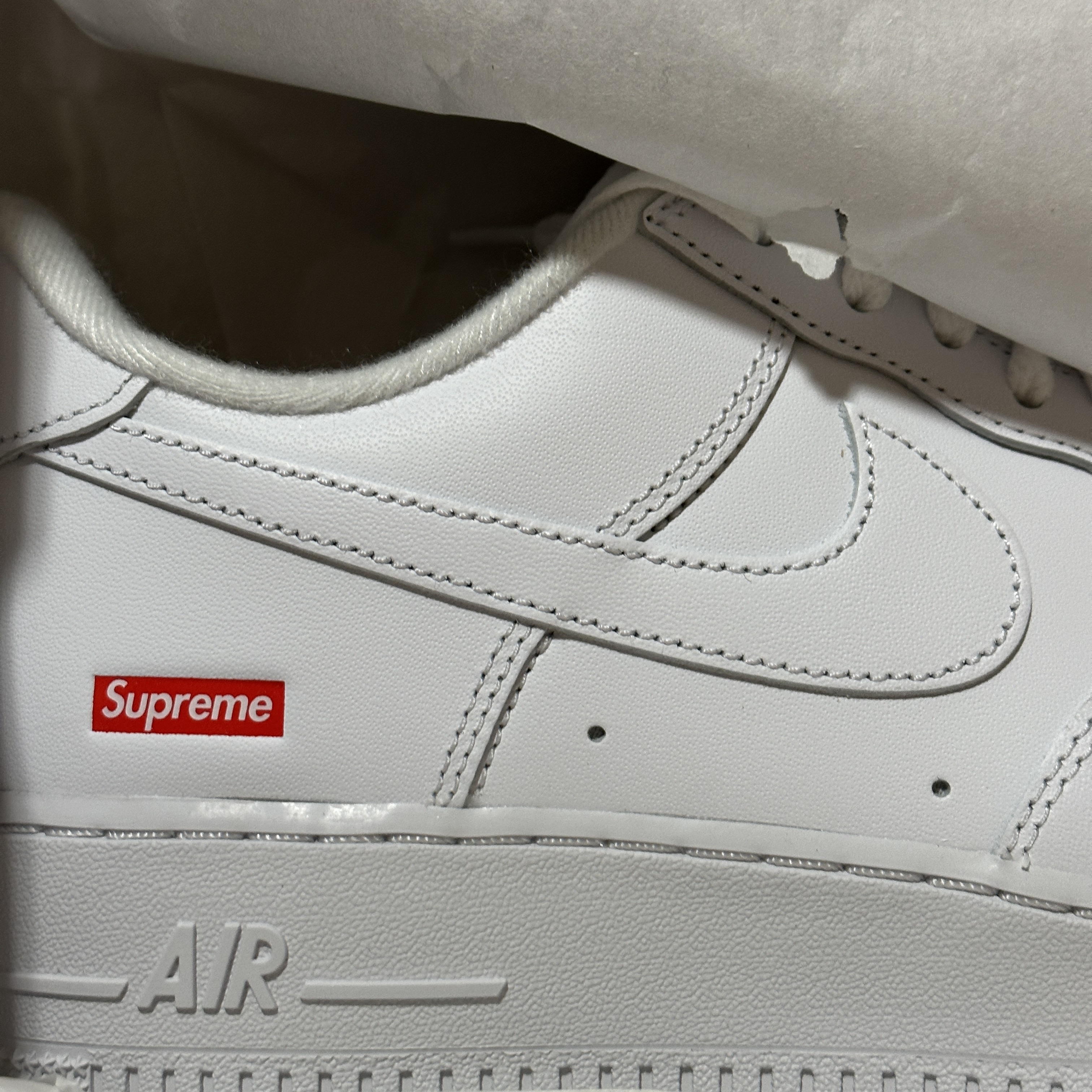 Nike x Supreme Air Force 1 Low White 착용 스타일