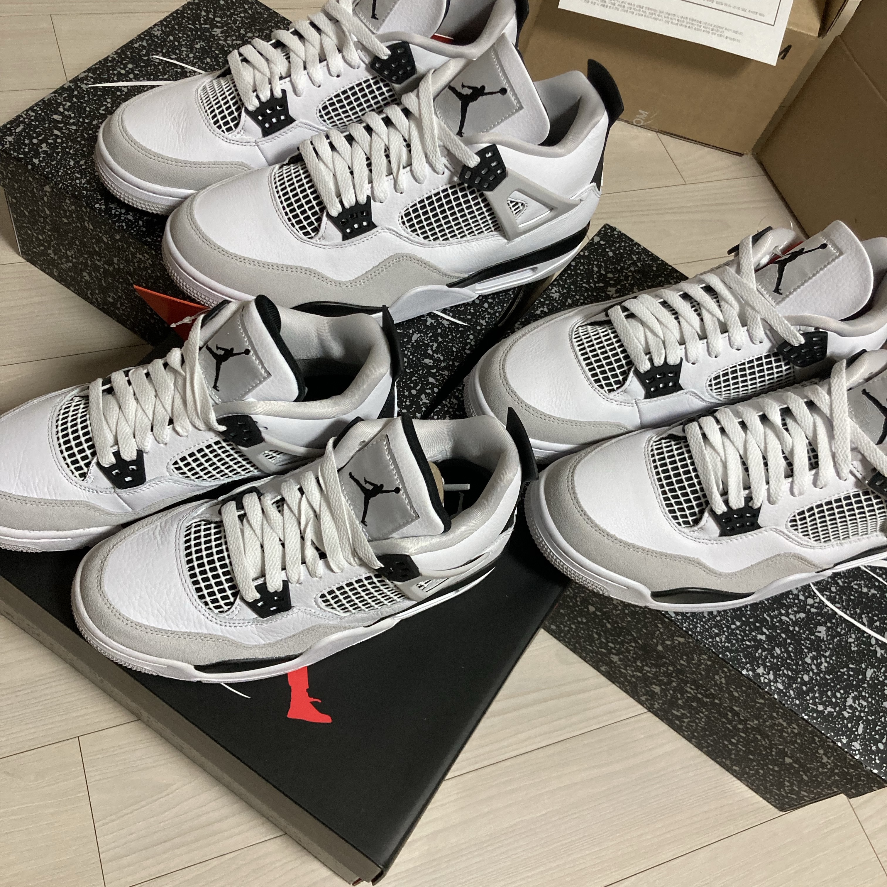 Jordan 4 Retro White and Black 착용 스타일