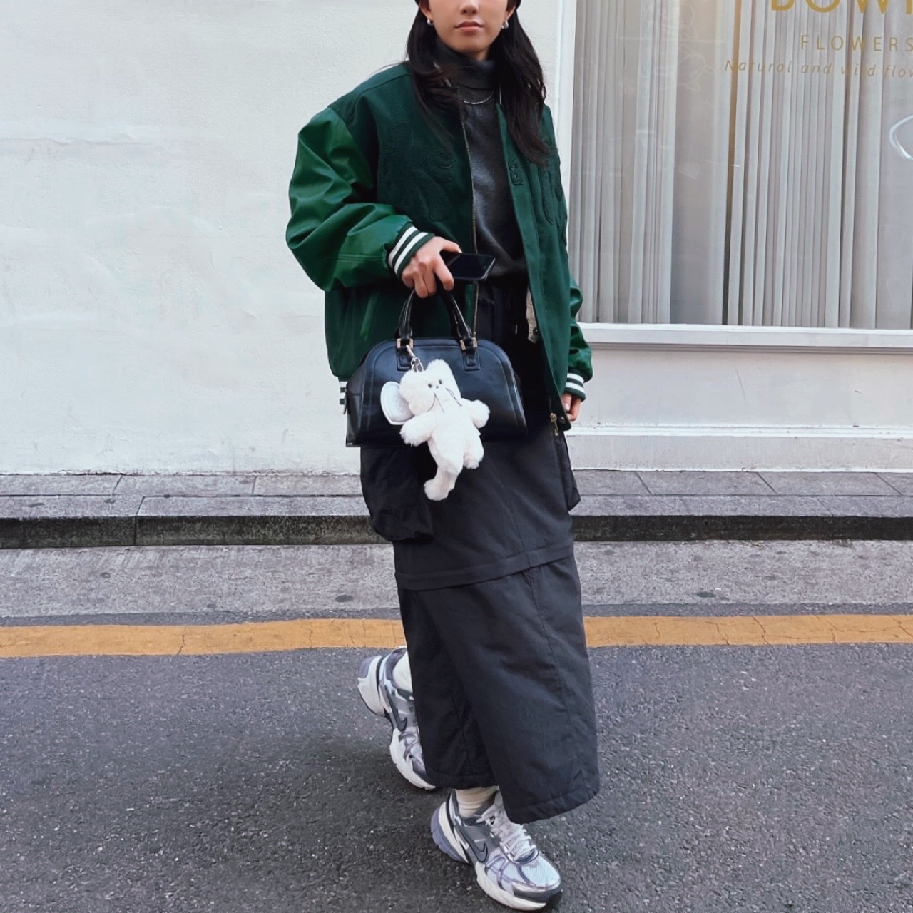 Nike V2K Run Pure Platinum Wolf Grey, Cosymosy Custom Cat Keyring White 착용 스타일 - 2