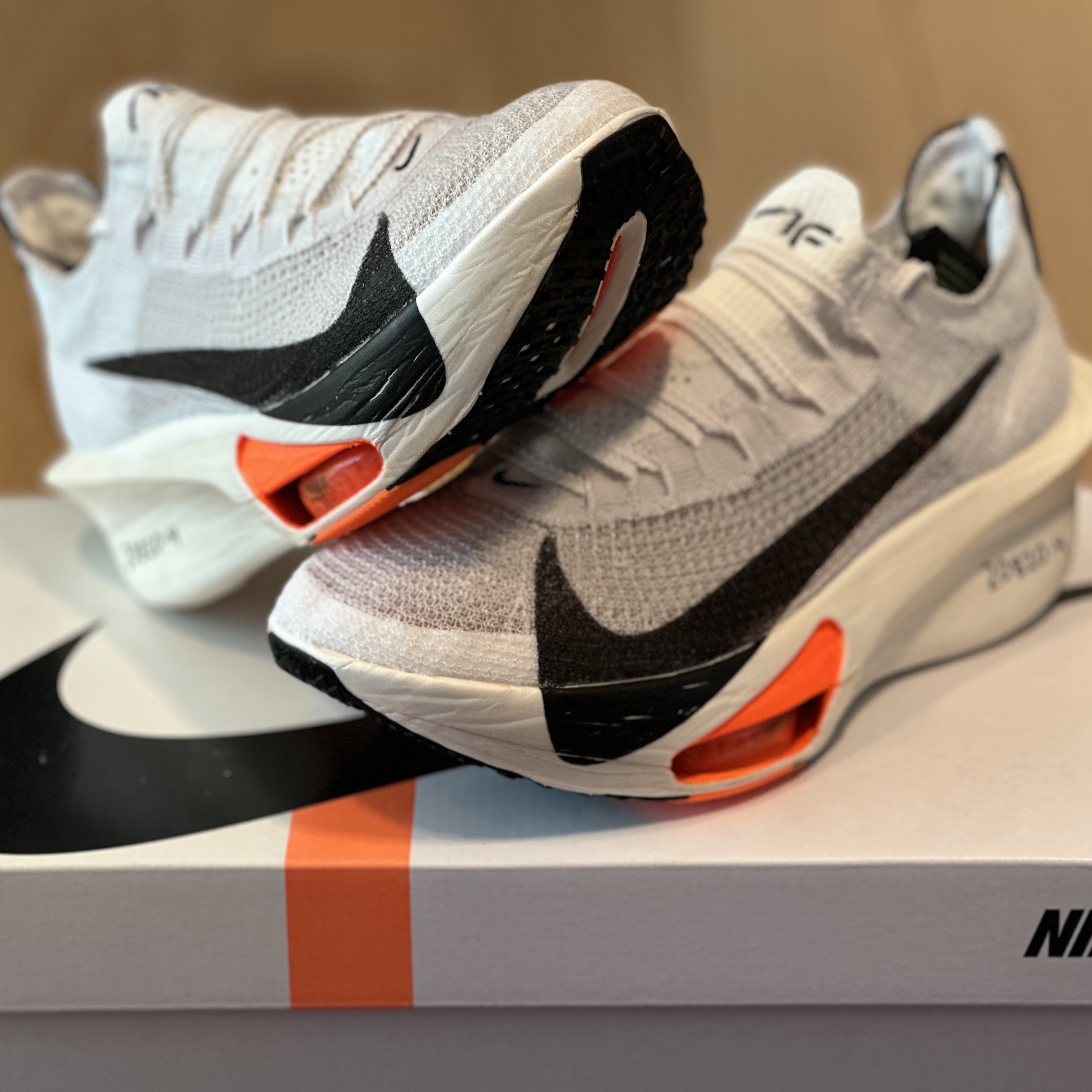 Nike Air Zoom Alphafly Next% 3 Proto White Total Orange 착용 스타일