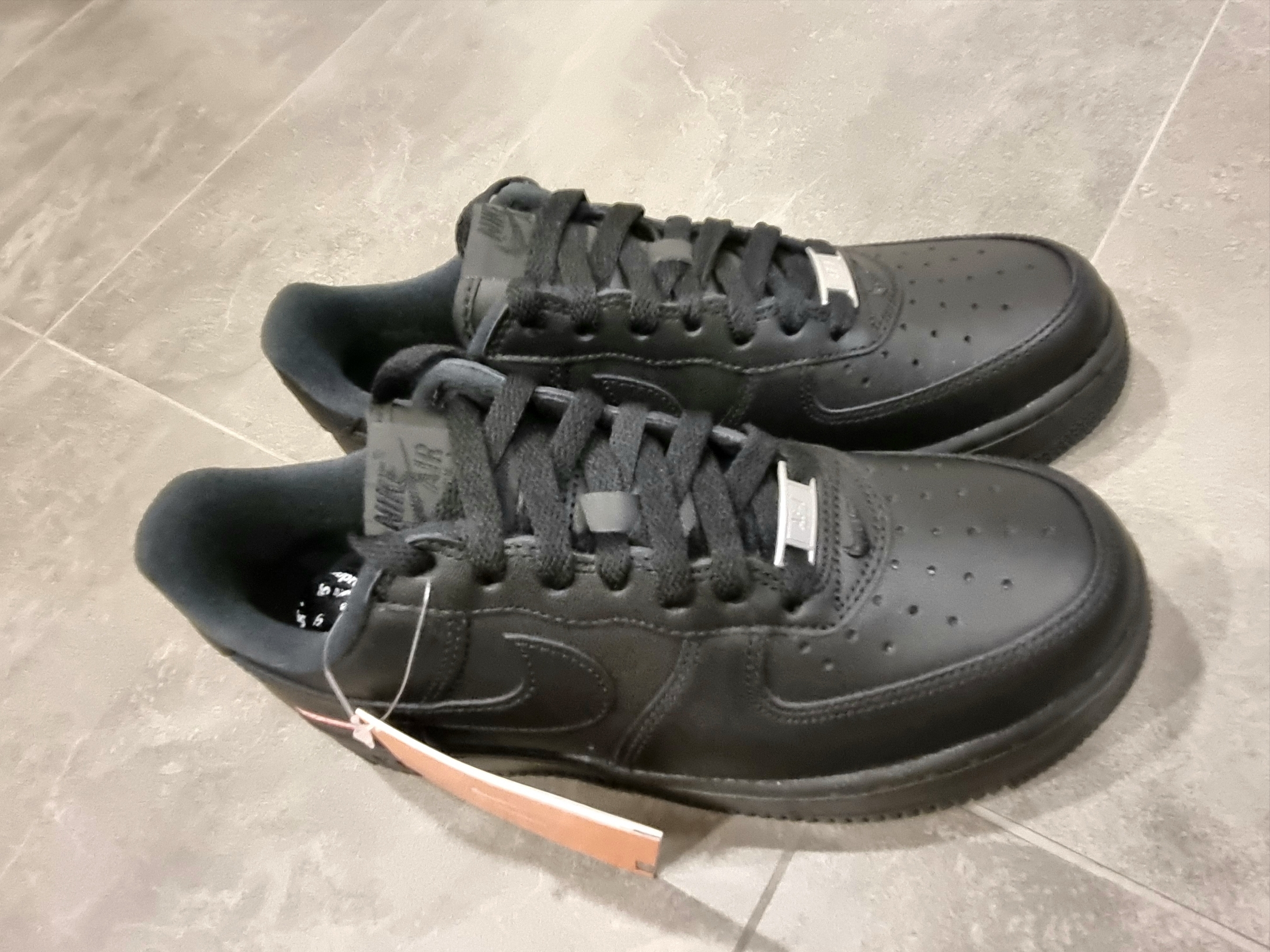 Nike x Supreme Air Force 1 Low Black 착용 스타일 - 2