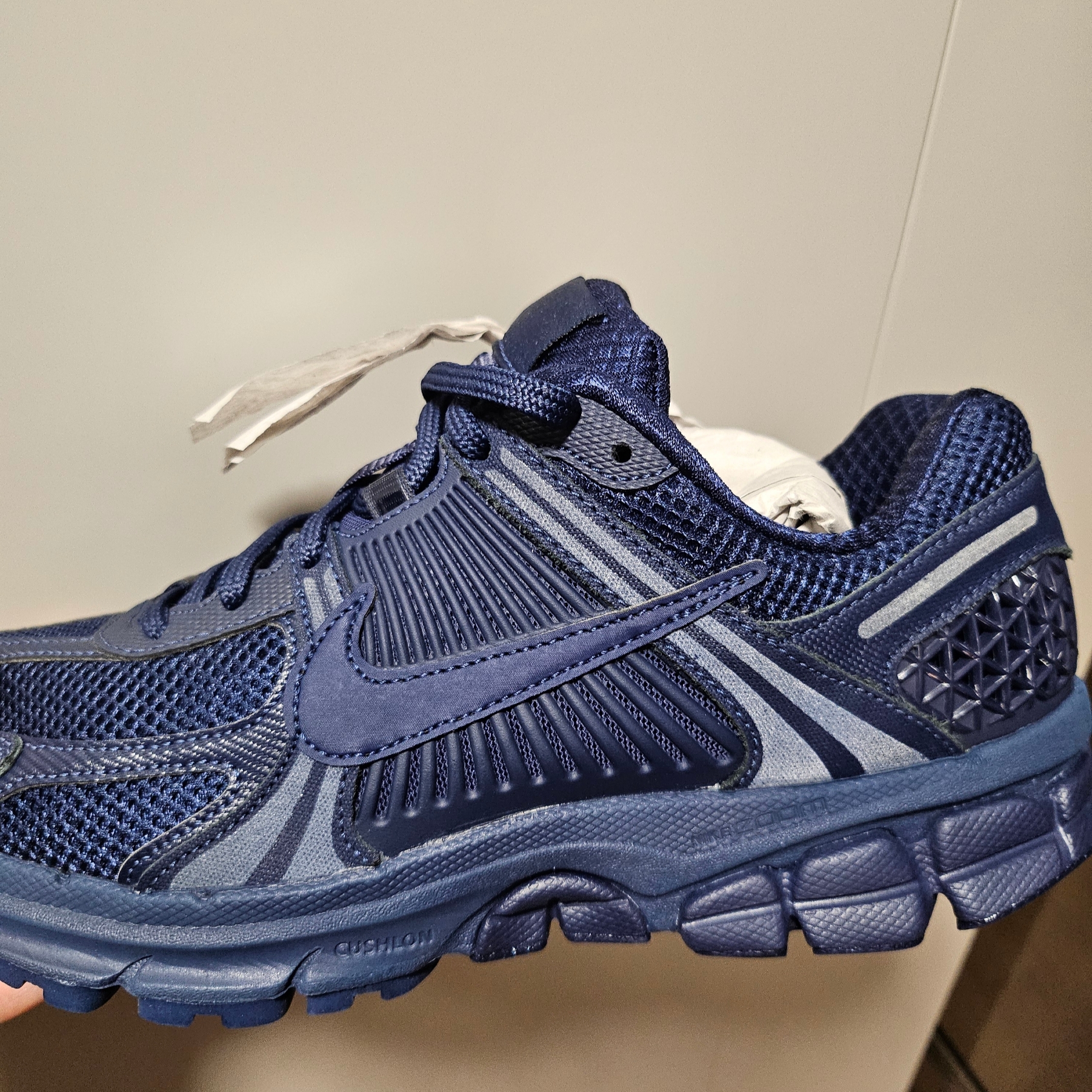 Nike Zoom Vomero 5 SP Midnight Navy 착용 스타일