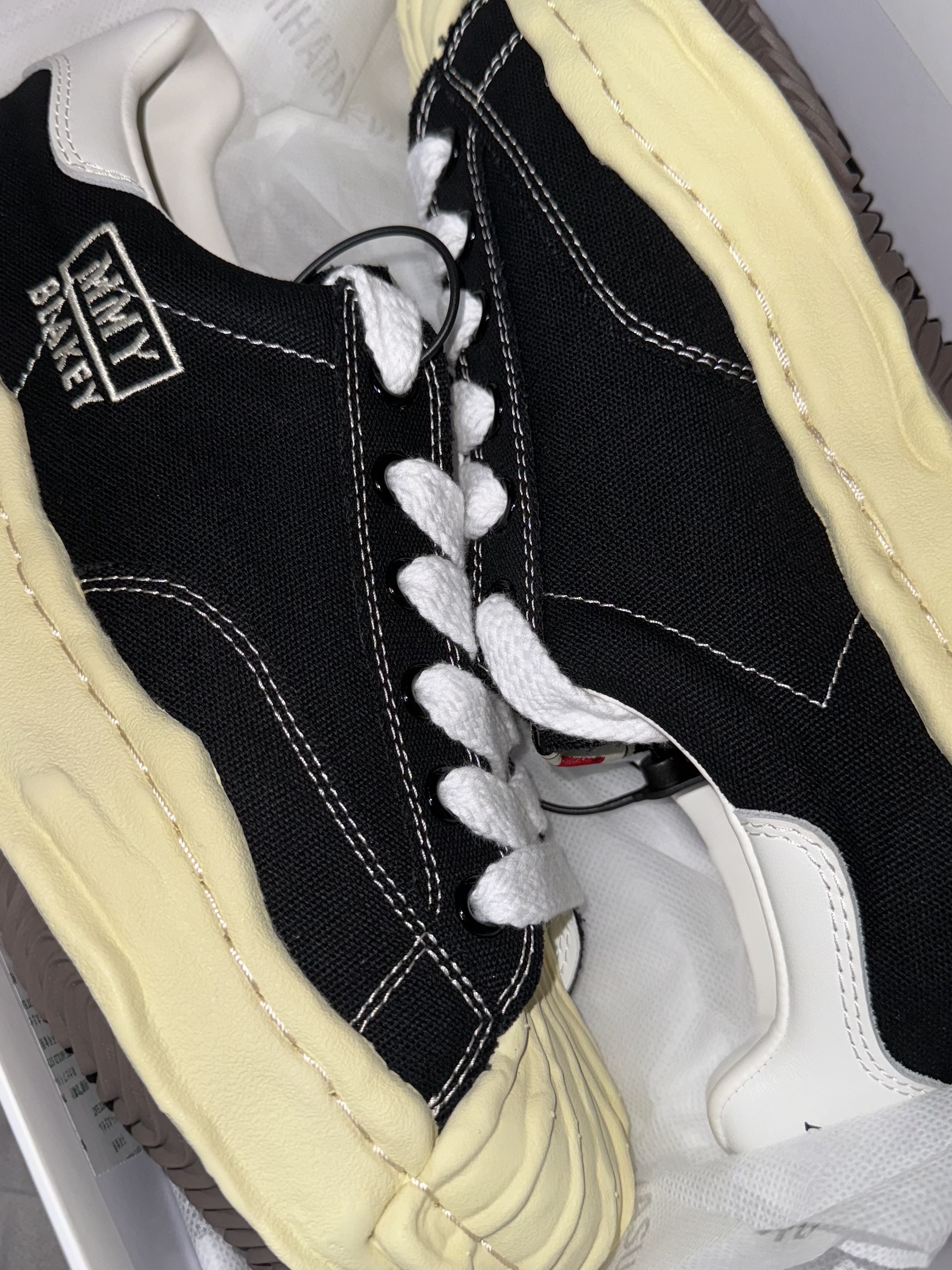 Maison Mihara Yasuhiro Blakey VL OG Sole Canvas Low-top Sneakers Black 착용 스타일