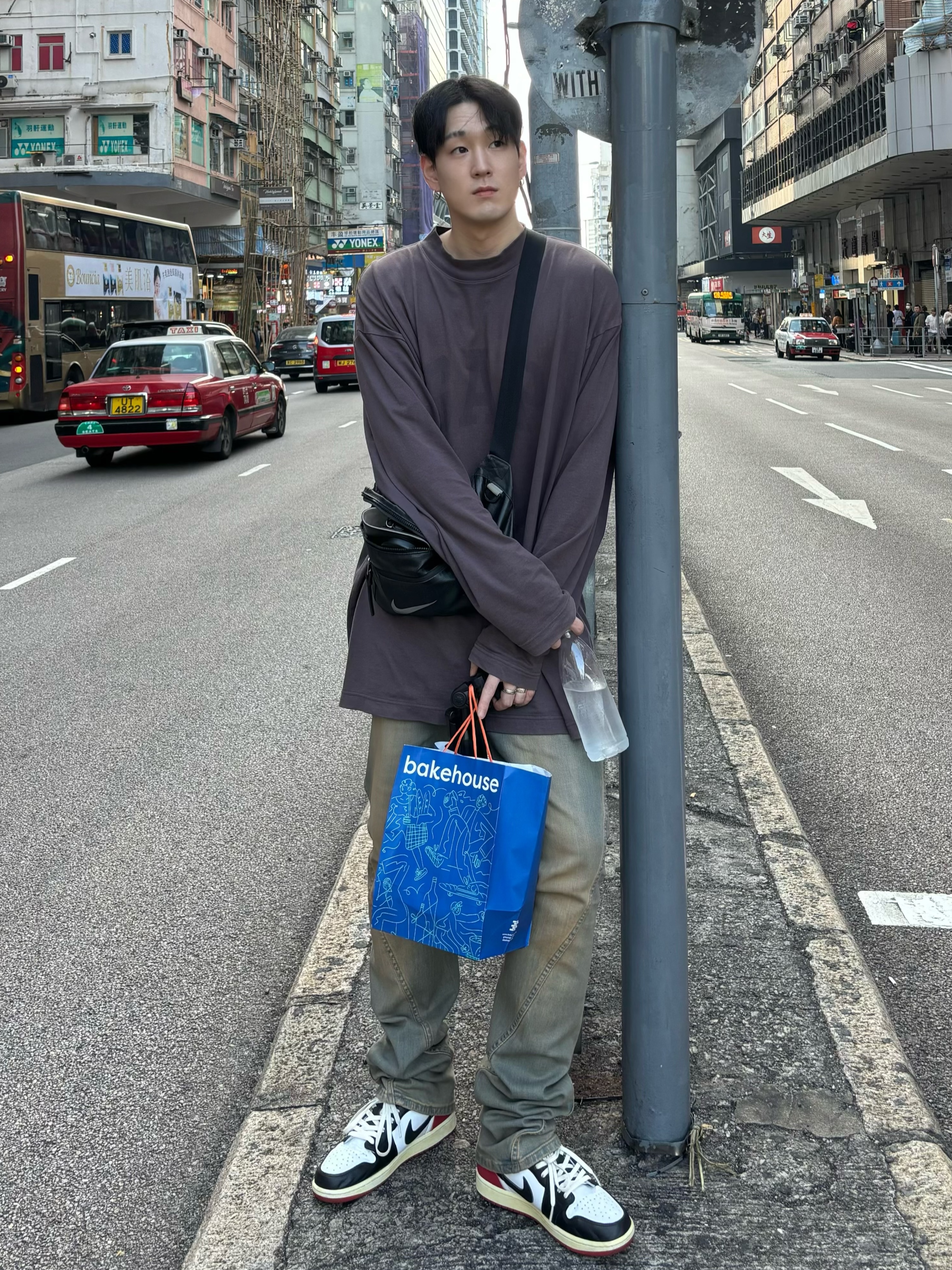 Yeezy Gap Engineered By Balenciaga Dove Long Sleeve T-Shirt Dark Grey, Jordan 1 Retro Low OG Black Toe 착용 스타일 - 2