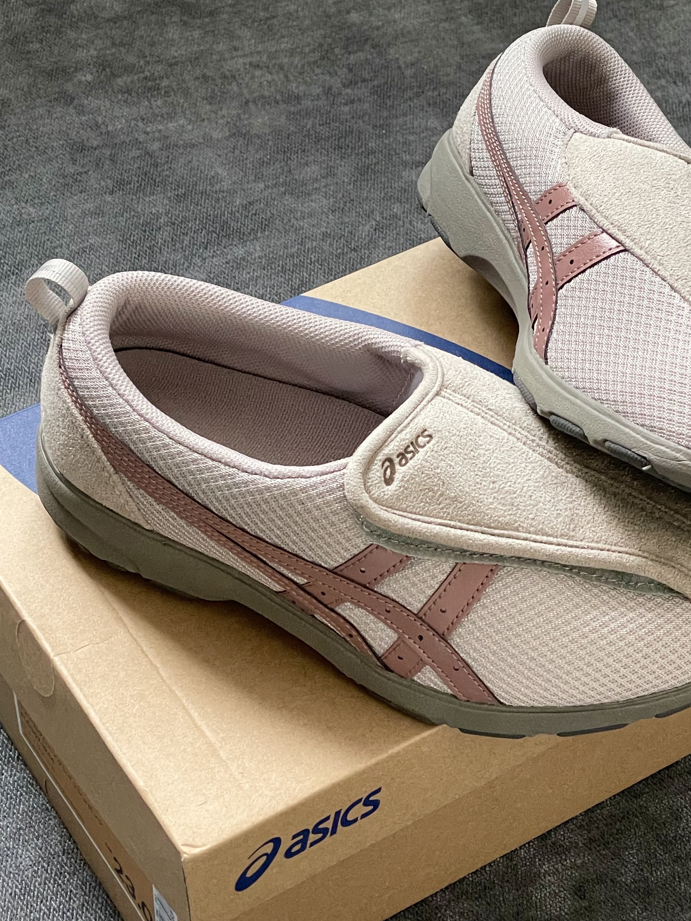 (W) Asics Life Walker 307 Warm Grey Greyish Pink - 3E Wide 착용 스타일 - 3