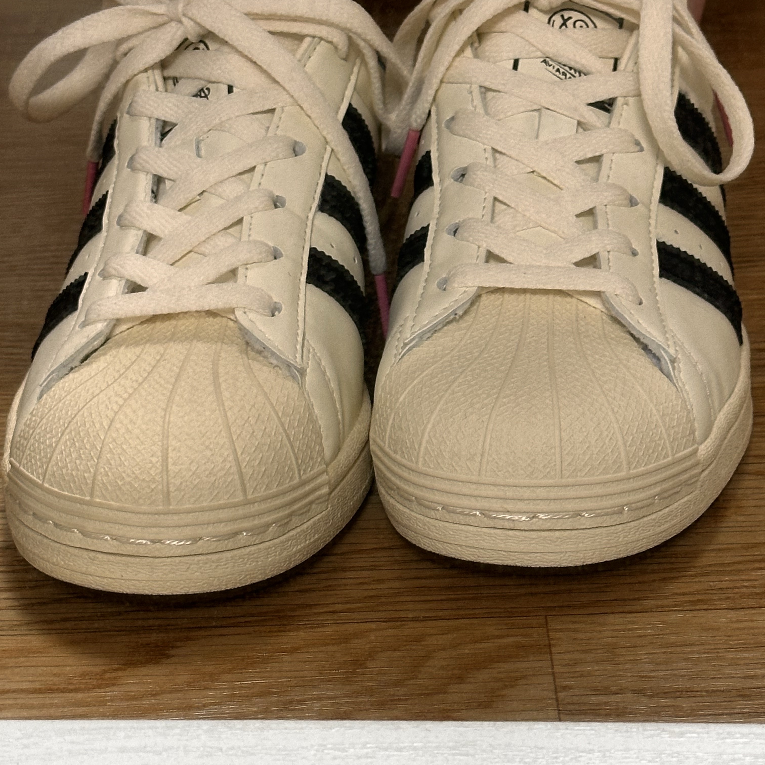 Adidas x Andre Saraiva Superstar Cream White Core Black 착용 스타일 - 2