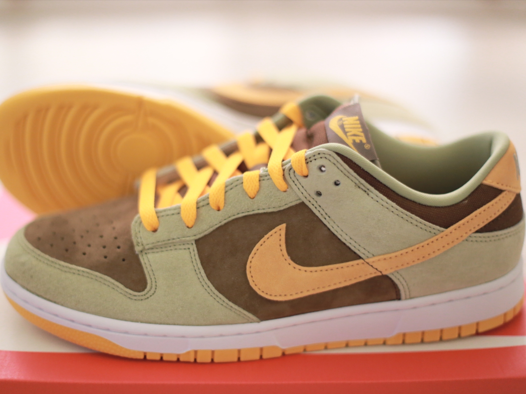 Nike Dunk Low SE Dusty Olive 착용 스타일 - 4