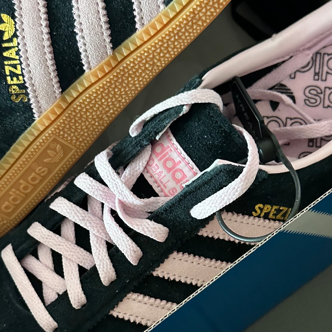 (W) Adidas Spezial Handball Core Black Clear Pink 착용 스타일