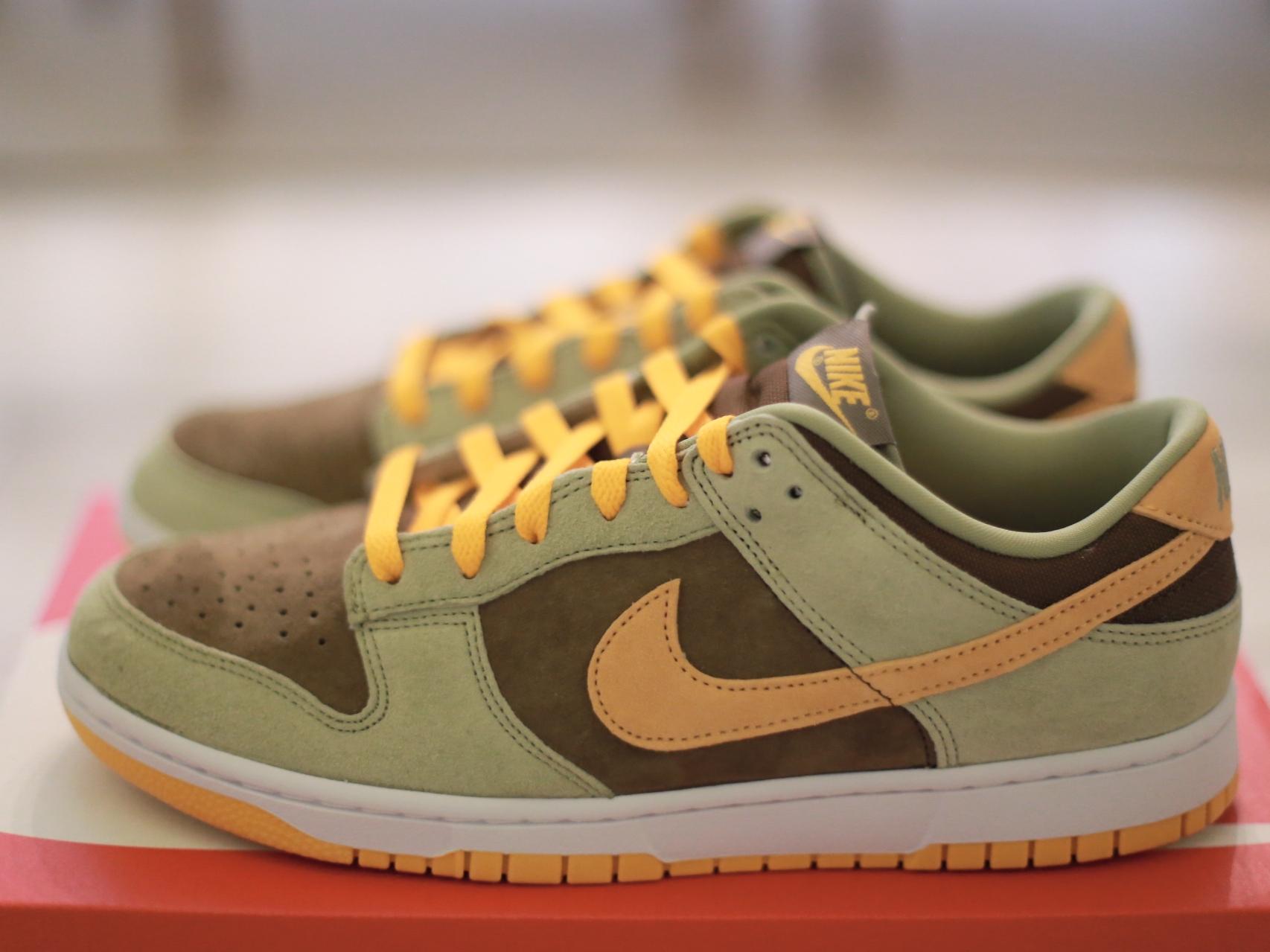 Nike Dunk Low SE Dusty Olive 착용 스타일 - 1