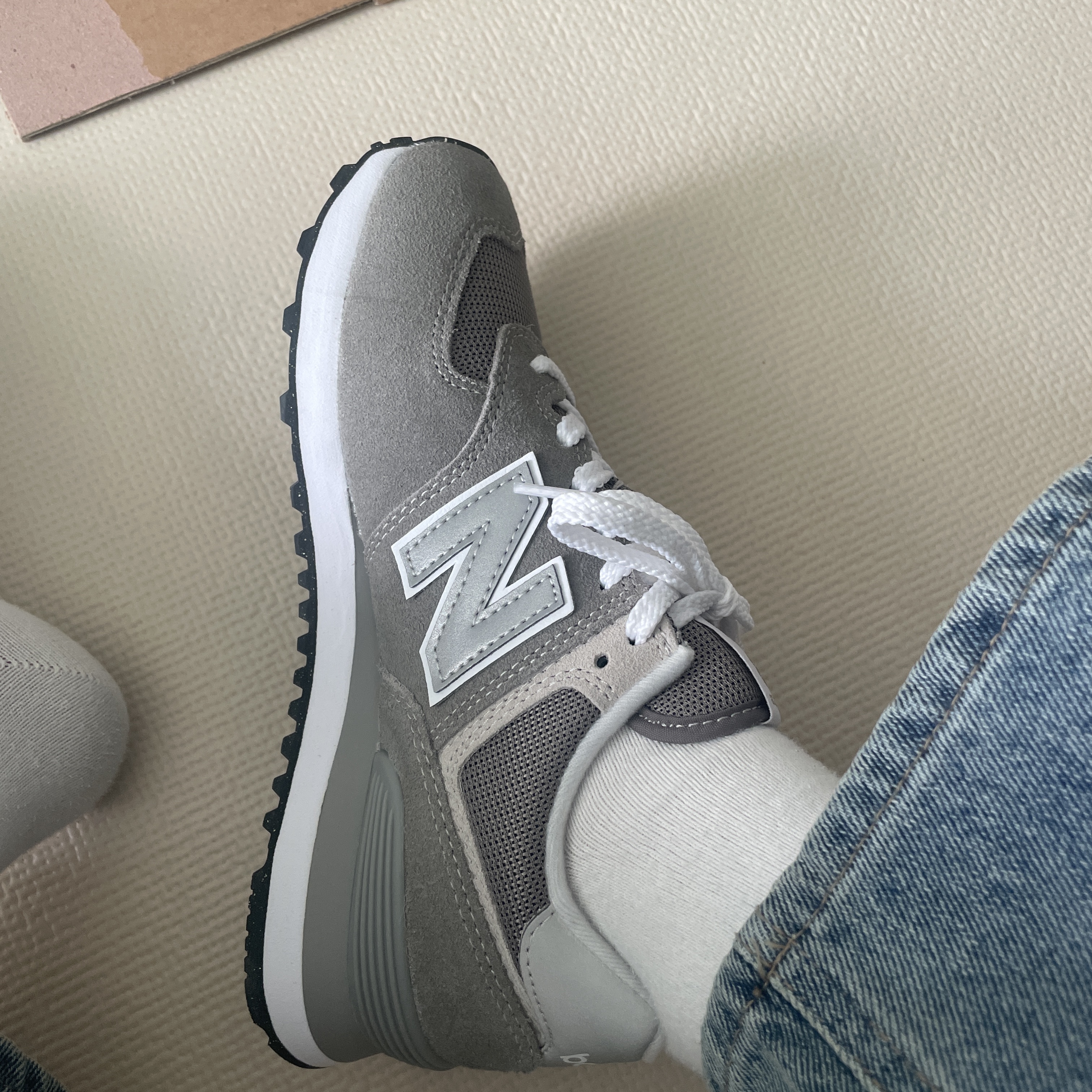 (W) New Balance 574 Worn By Anyone Grey - B Standard 착용 스타일