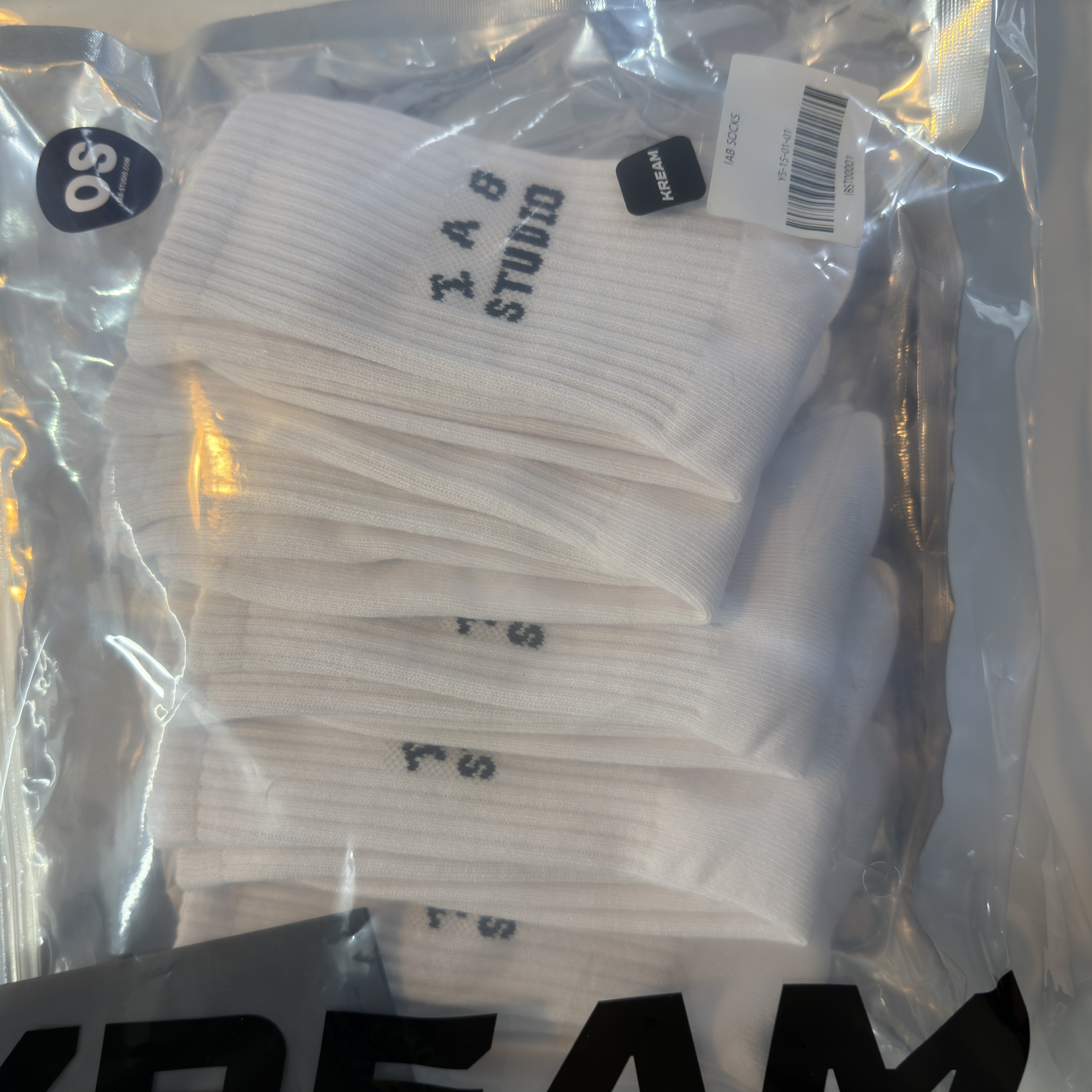 IAB Studio Socks White (5 Pack) 착용 스타일