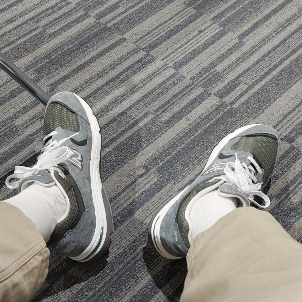 New Balance 1700 Made in USA Dark Grey 착용 스타일