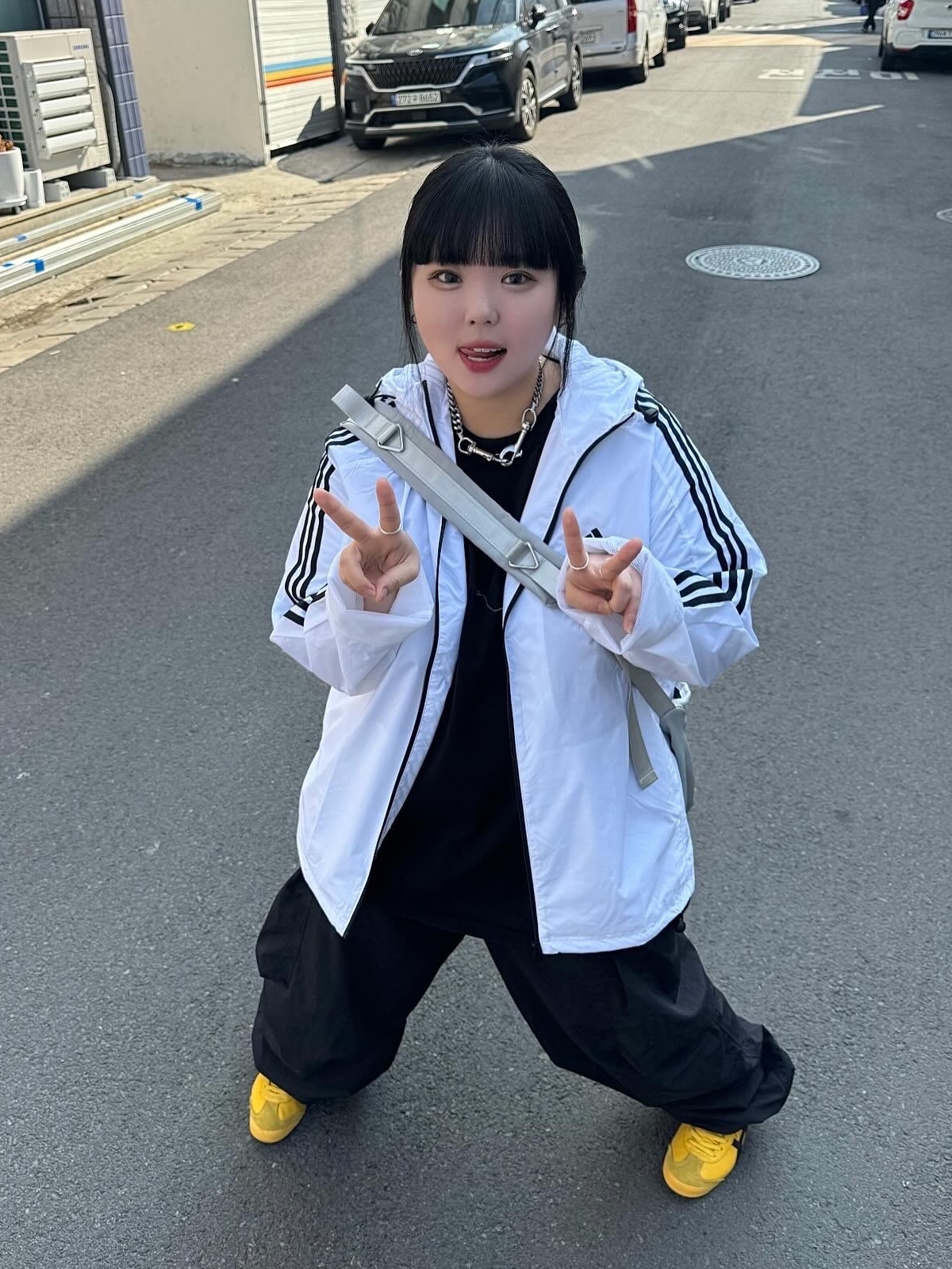 Adidas Essential 3S Woven Windbreaker Jacket Black - KR Sizing, Onitsuka Tiger Mexico 66 Yellow Black 착용 스타일 - 1