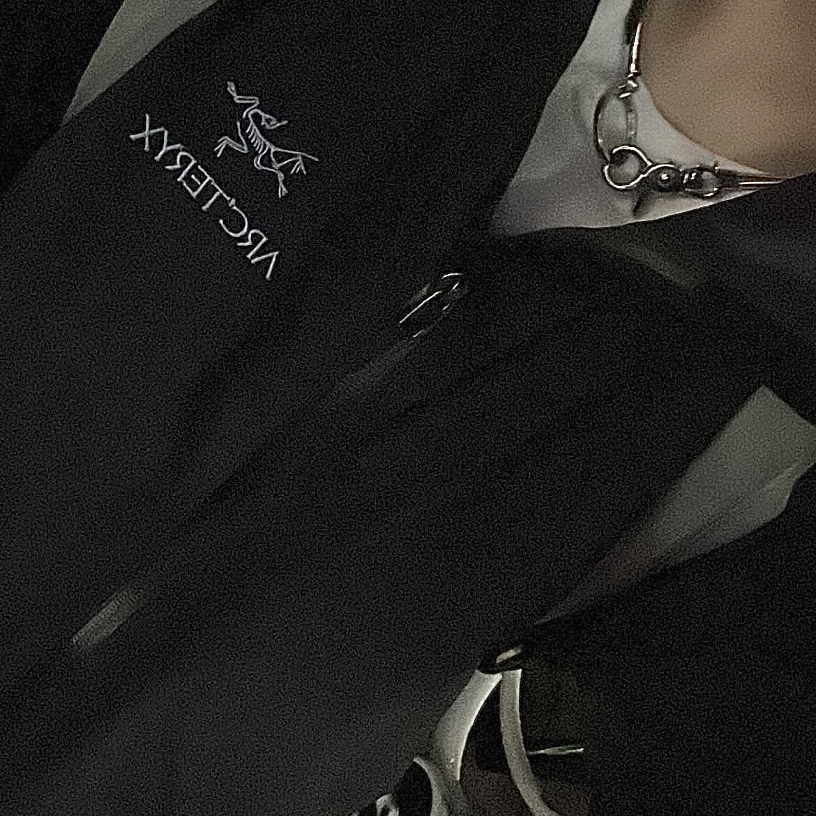 Arc'teryx Zeta SL Jacket Black 착용 스타일