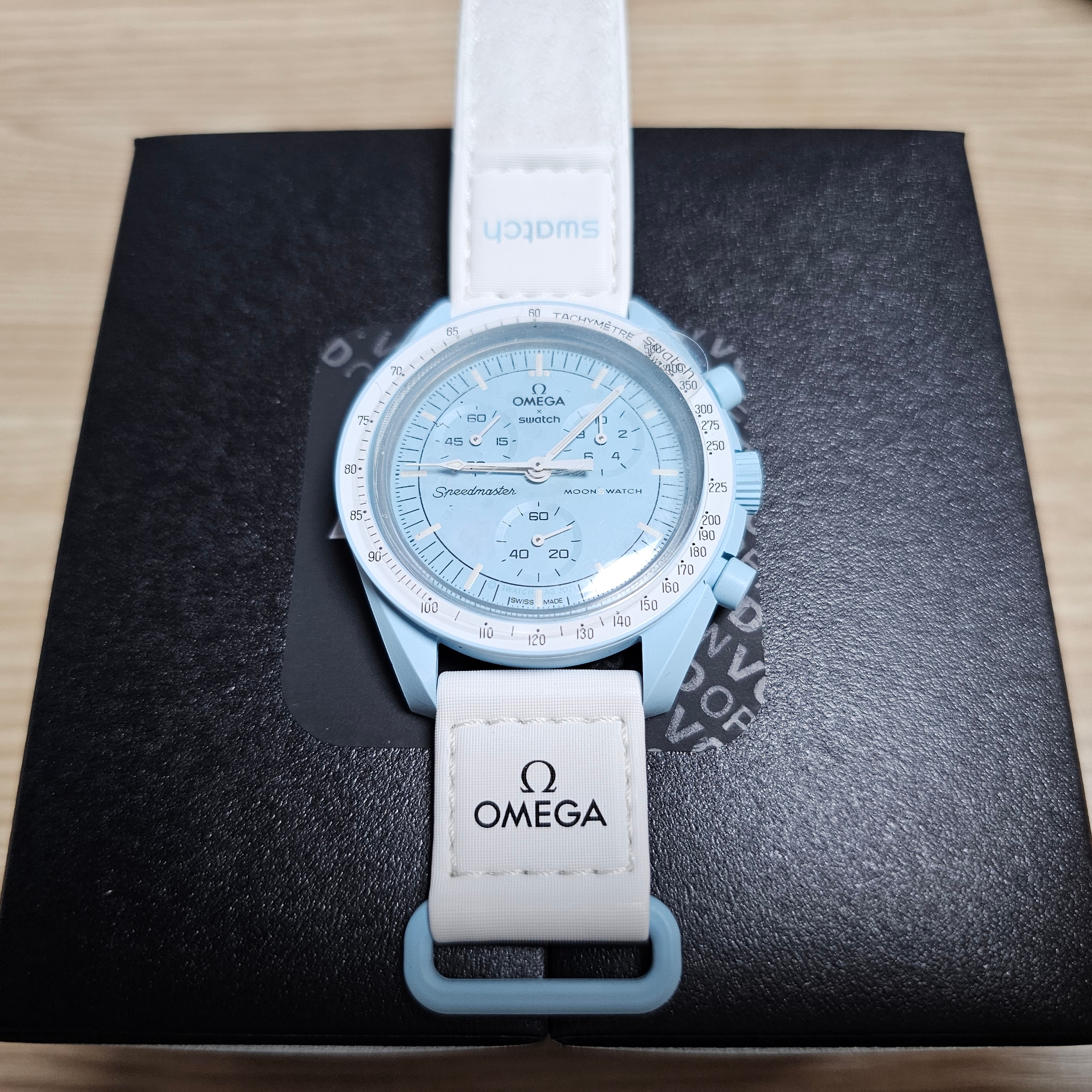 Swatch x Omega Bioceramic MoonSwatch Mission To Uranus 착용 스타일 - 3