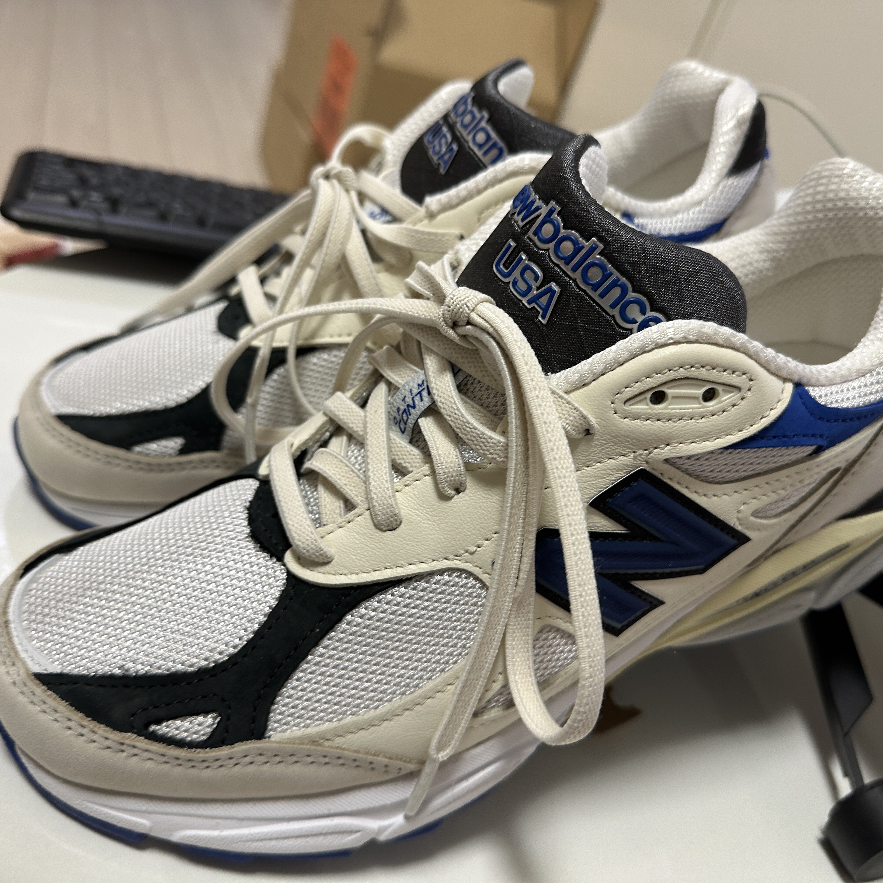 New Balance 990v3 Made in USA White Blue 착용 스타일