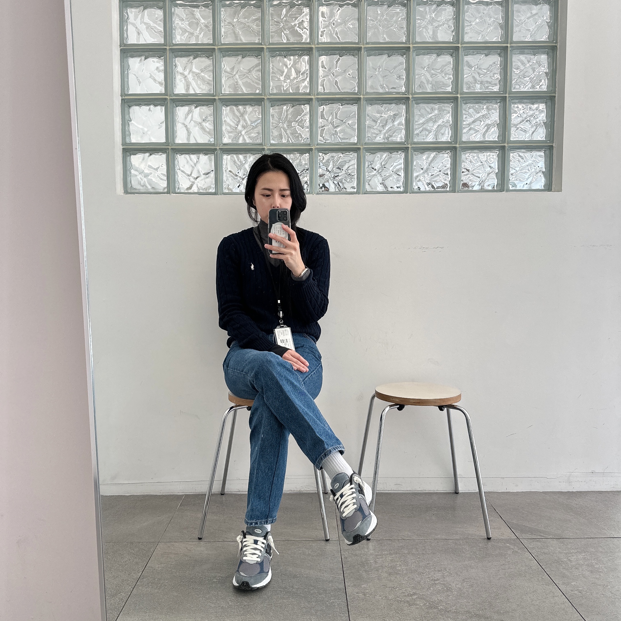 New Balance x JJJJound 2002R Storm Blue 착용 스타일 - 4