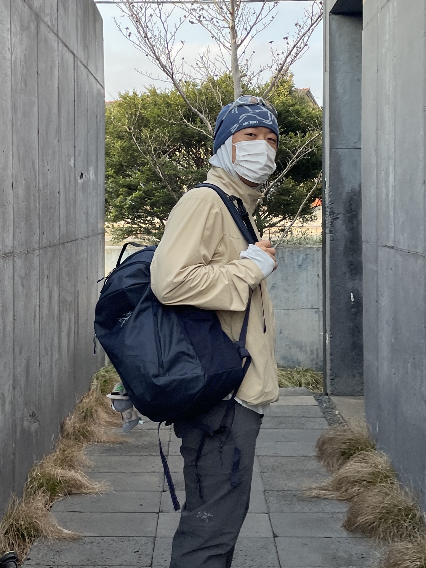 Arc'teryx Bird Head Toque Moonlit, Arc'teryx Mantis 26 Backpack Black sapphire 착용 스타일