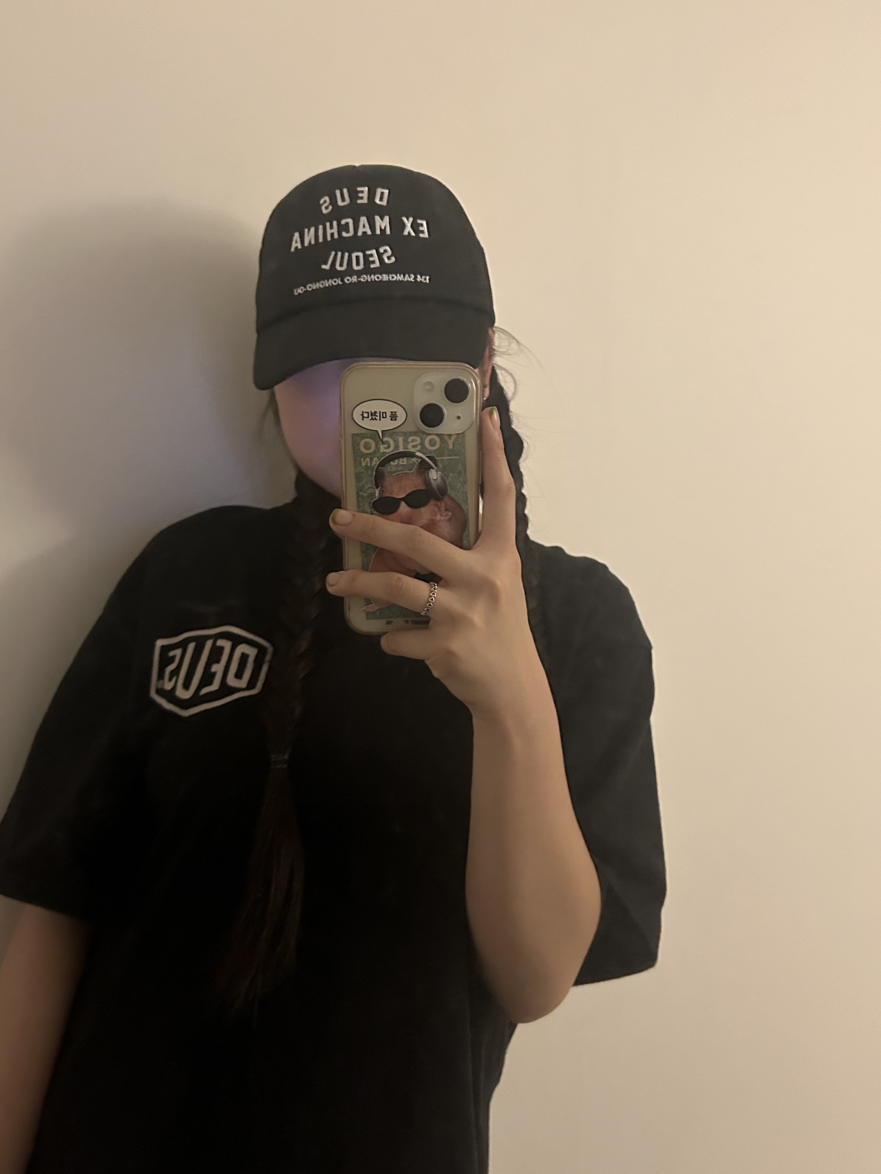 Deus Ex Machina Seoul Address Trucker Cap Black, Deus Ex Machina Seoul College T-Shirt Black 착용 스타일