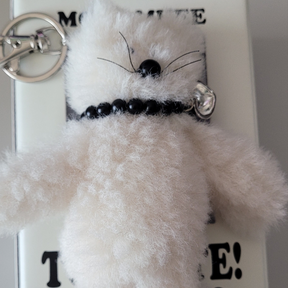 Monamhee Creami Keyring Cream - KREAM Exclusive 착용 스타일